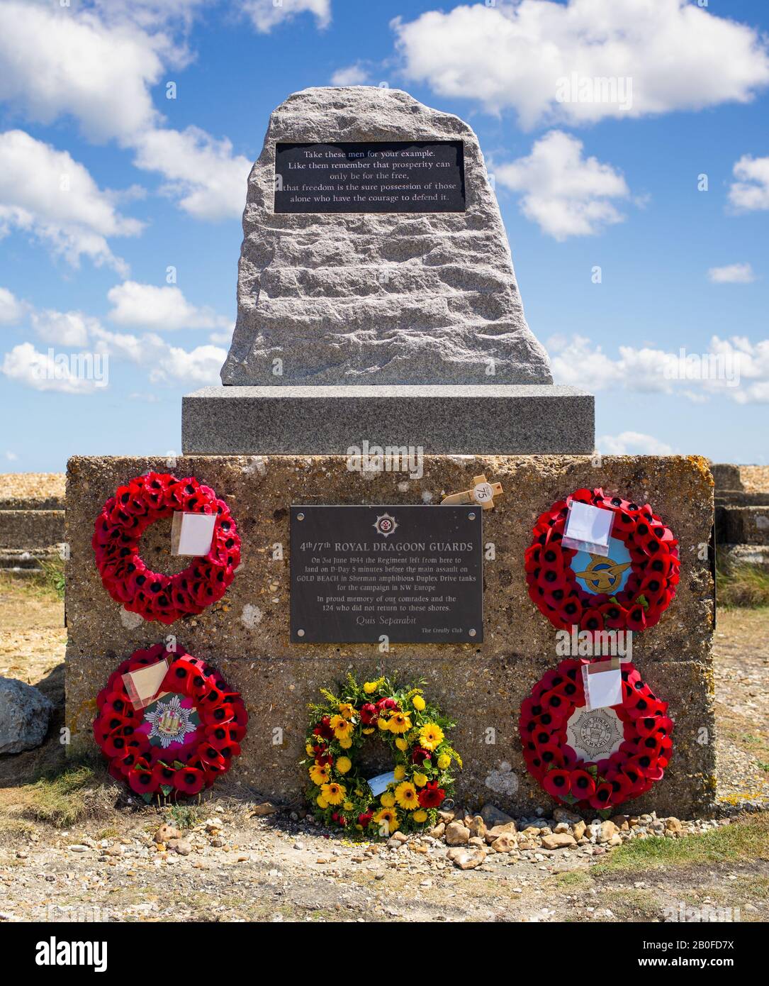 Ein Denkmal für die Royal Dragoon Guards in Lepe Beach Hampshire für ihr Opfer während des zweiten Weltkriegs in Der Operation Overlord. Stockfoto