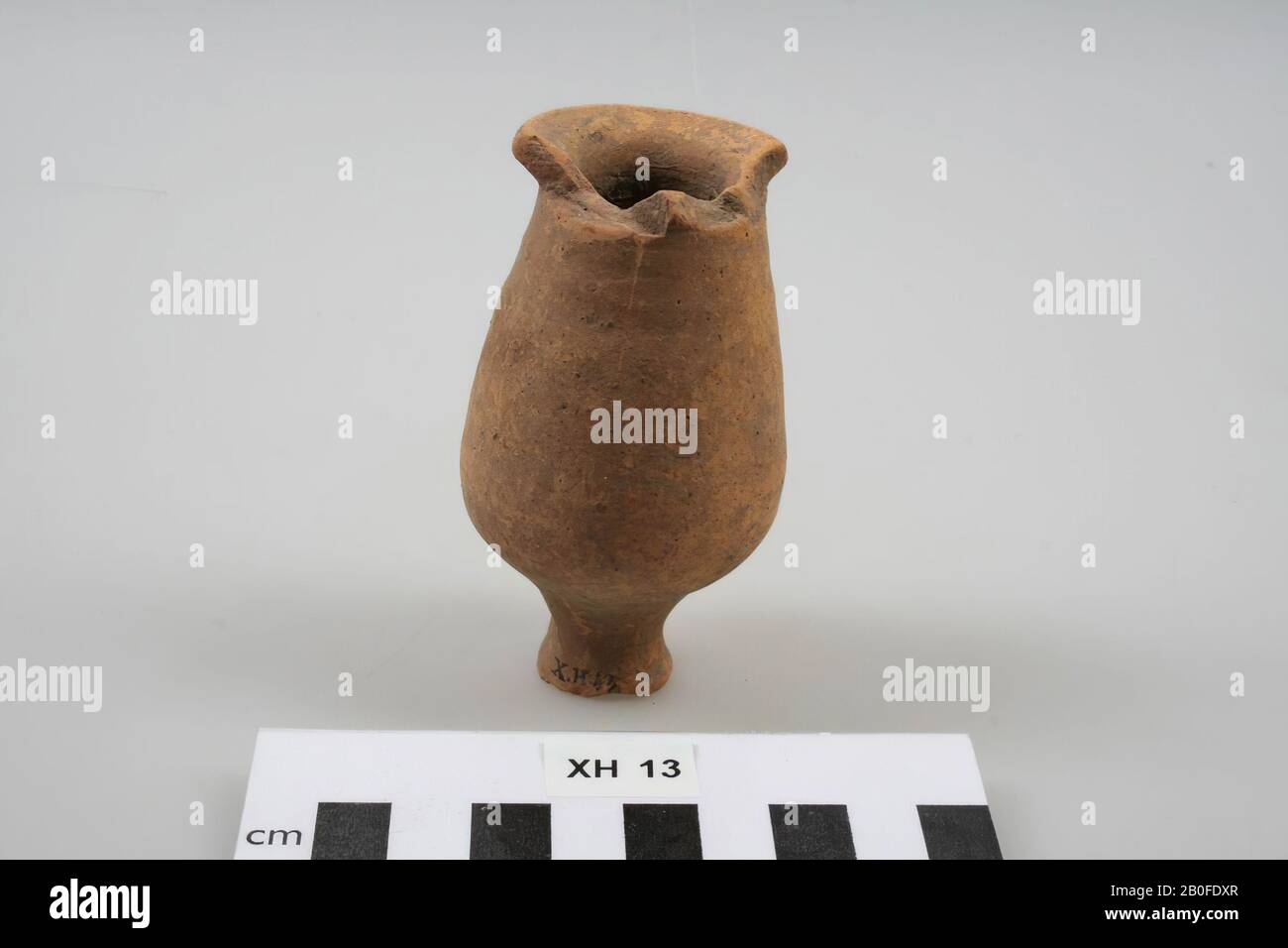 Alteuropa, Vase, Steingut, h, 8,6 cm, Durchm, 5 cm, roman, Deutschland Stockfoto