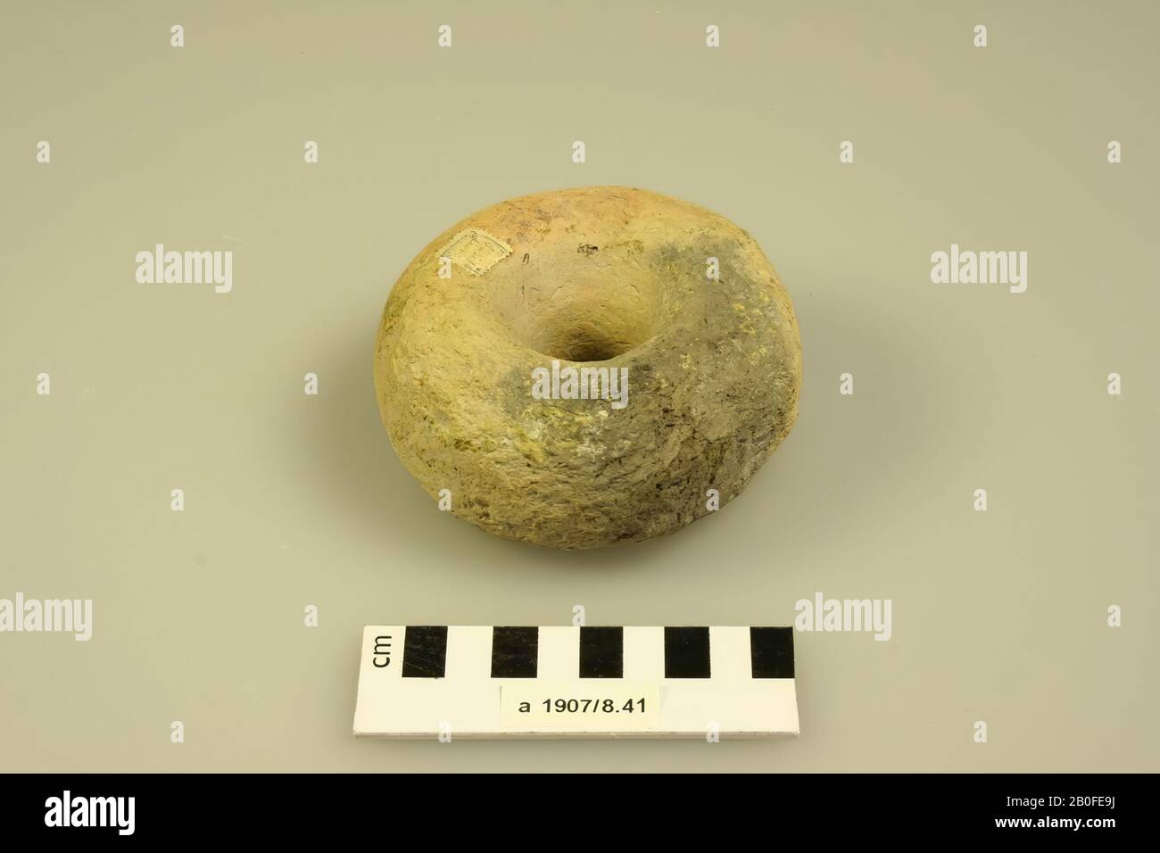 Ringnetzmittel, Netzmittel, Steingut, Ton, h: 5 cm, Durchm: 10,5 cm, Niederlande, Friesland, Menameradiel, Beetgum Stockfoto