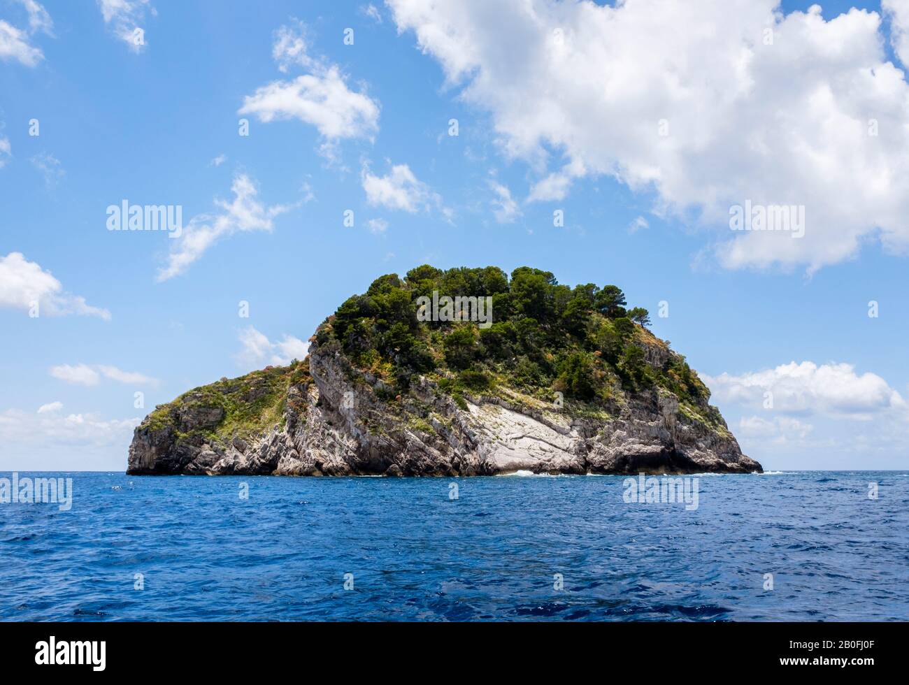 Die kleine Insel La Botonda an der Amalfiküste Italiens Stockfoto