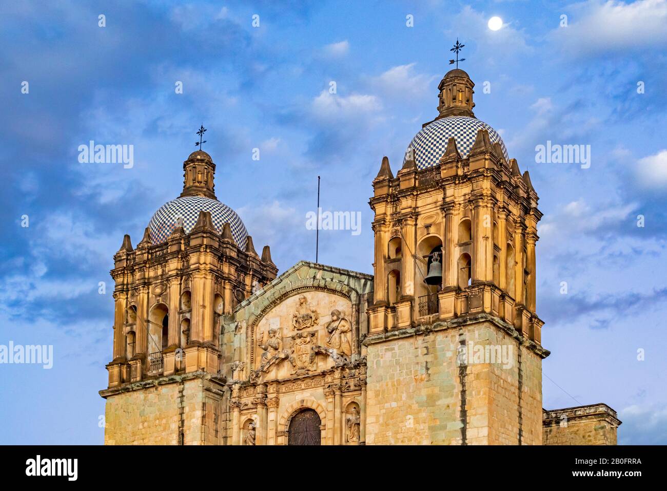 Oaxaca, Mexiko - Das historische Templo de Santo Domingo, eine katholische Kirche und ehemaliges Kloster, das über 200 Jahre erbaut wurde, vom 16. Bis 18. Jahrhundert Stockfoto