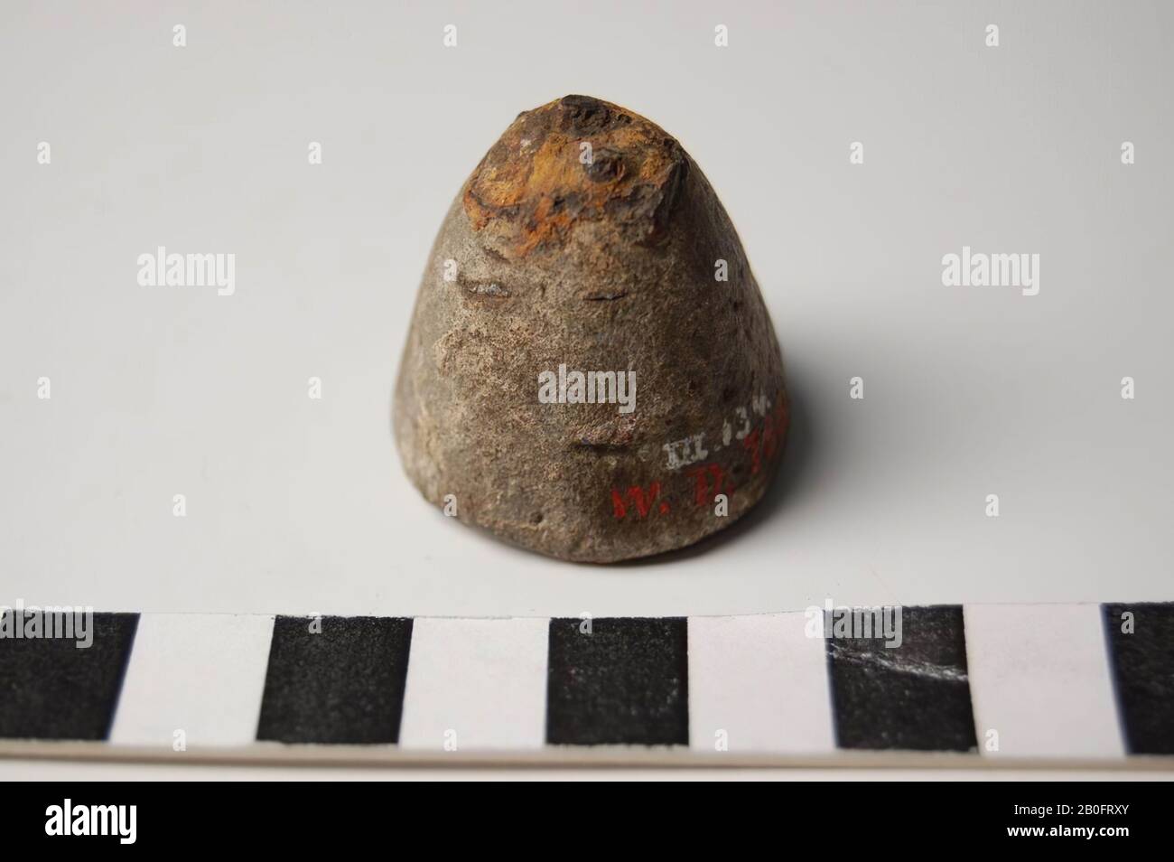 Gewicht, Pfeilgewicht, konisch, Ring abgebrochen, Metall, Blei, h: 3,2 cm, Durchm. 3,0 cm, 162 Gramm, vmec, Niederlande, Utrechter, Wijk bij Duurstede, Wijk bij Duurstede Stockfoto