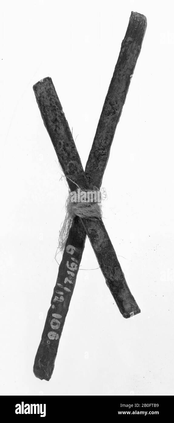 Zwei Stück Bronze oder Kupfer, Fragment, Metall, Bronze, Vorgeschichte -700 Stockfoto