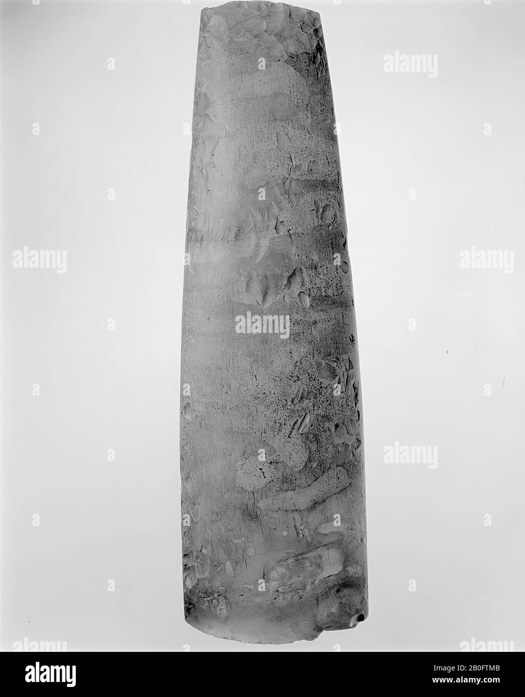 Feuersteinmeißel, sehr groß, fein zugespitzt, Axt, Stein, Feuerstein, Vorgeschichte -3500 Stockfoto