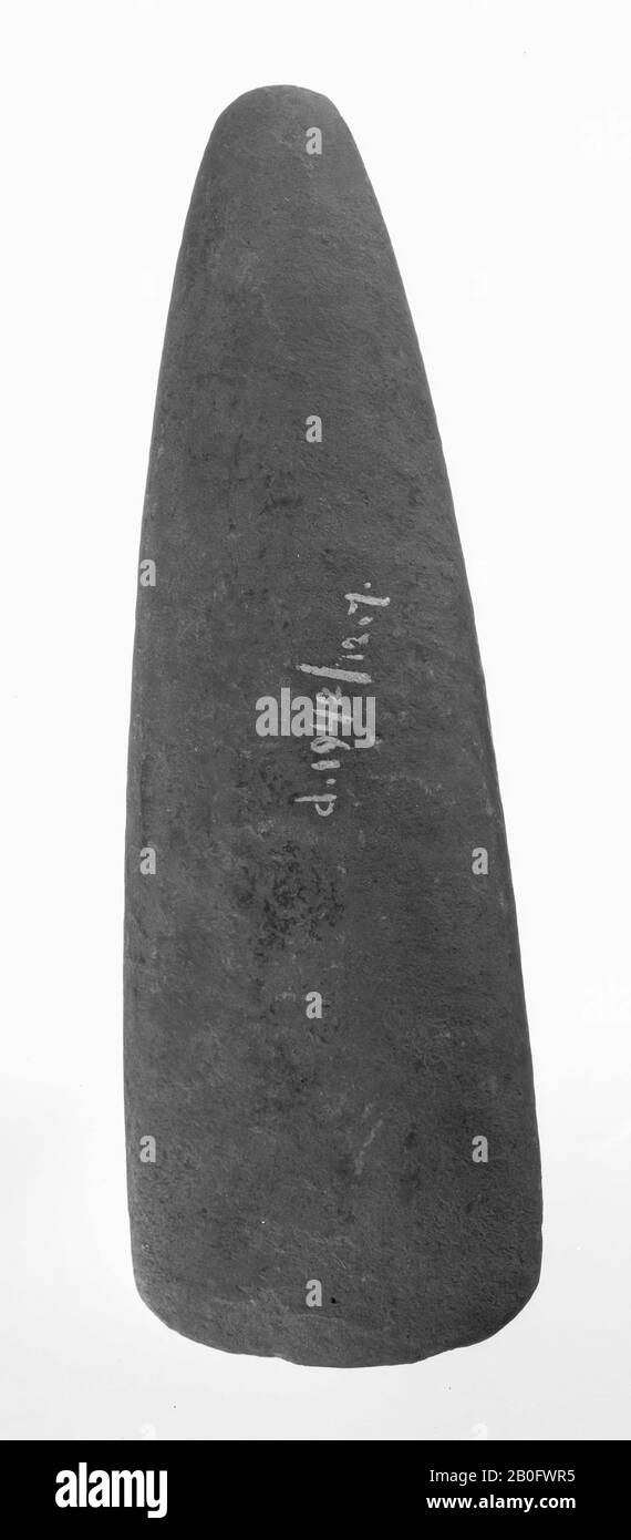 Steinerne Zugstange aus hartem Kalkgestein, Axt, Stein, Länge: 18,6 cm, prähistorische -4000 Stockfoto