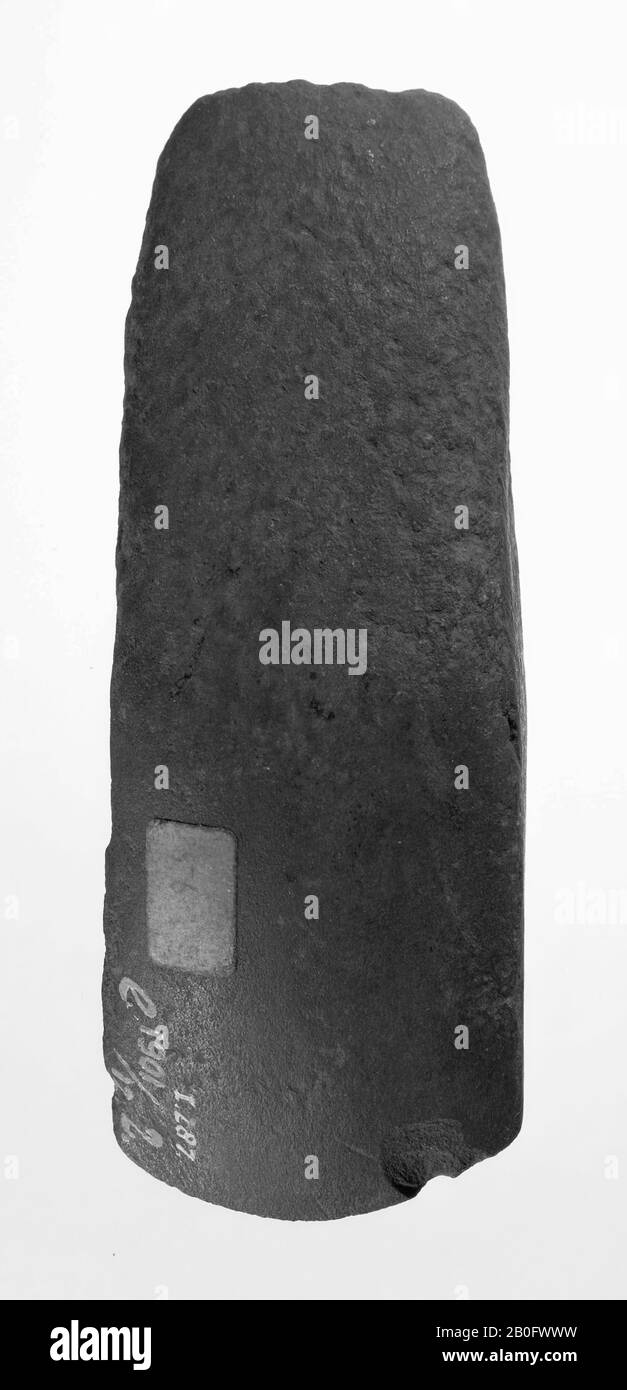 Axe aus Diorit, vierseitig, scharf am Schnitt, Axt, Stein, Länge: 12 cm, prähistorische -4000 Stockfoto