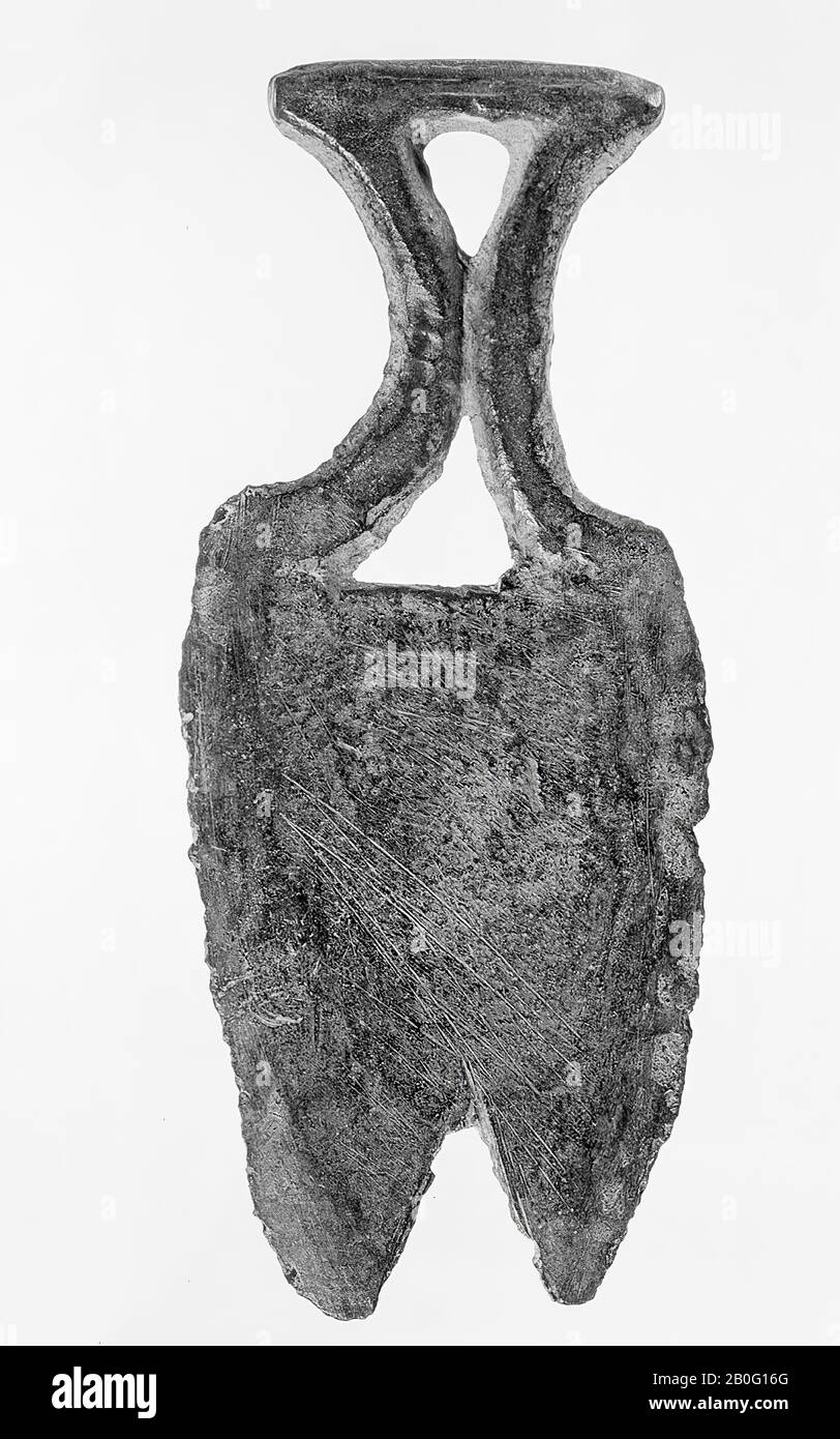 Bronze-Rasiermesser zusammen mit einem zusätzlichen Topf 1924 gefunden Stockfoto