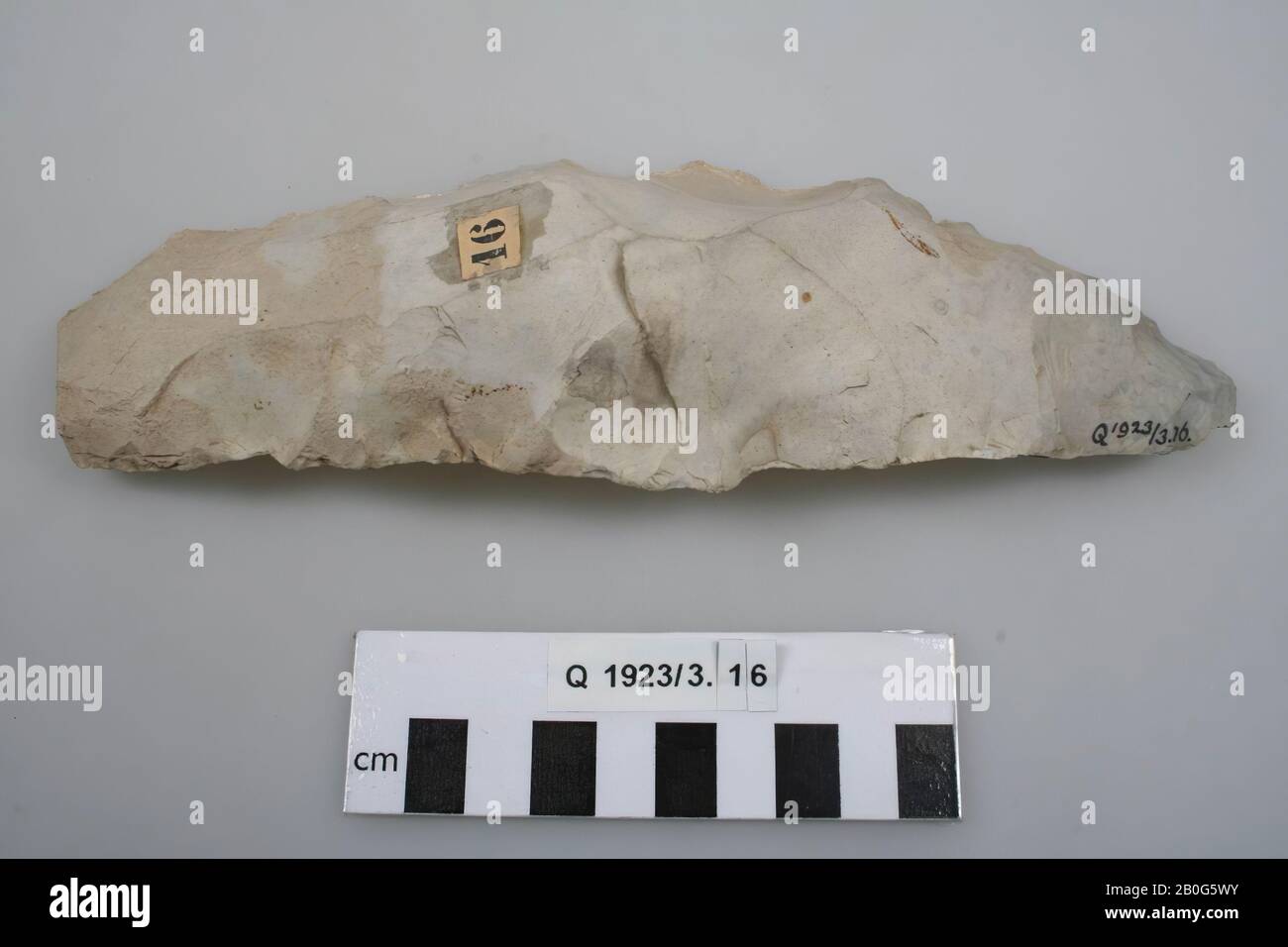 Feuersteinwerkzeug, Werkzeug, Stein, Feuerstein, 20,9 x 7 x 3,5 cm, Vorgeschichte, Belgien, unbekannt Stockfoto