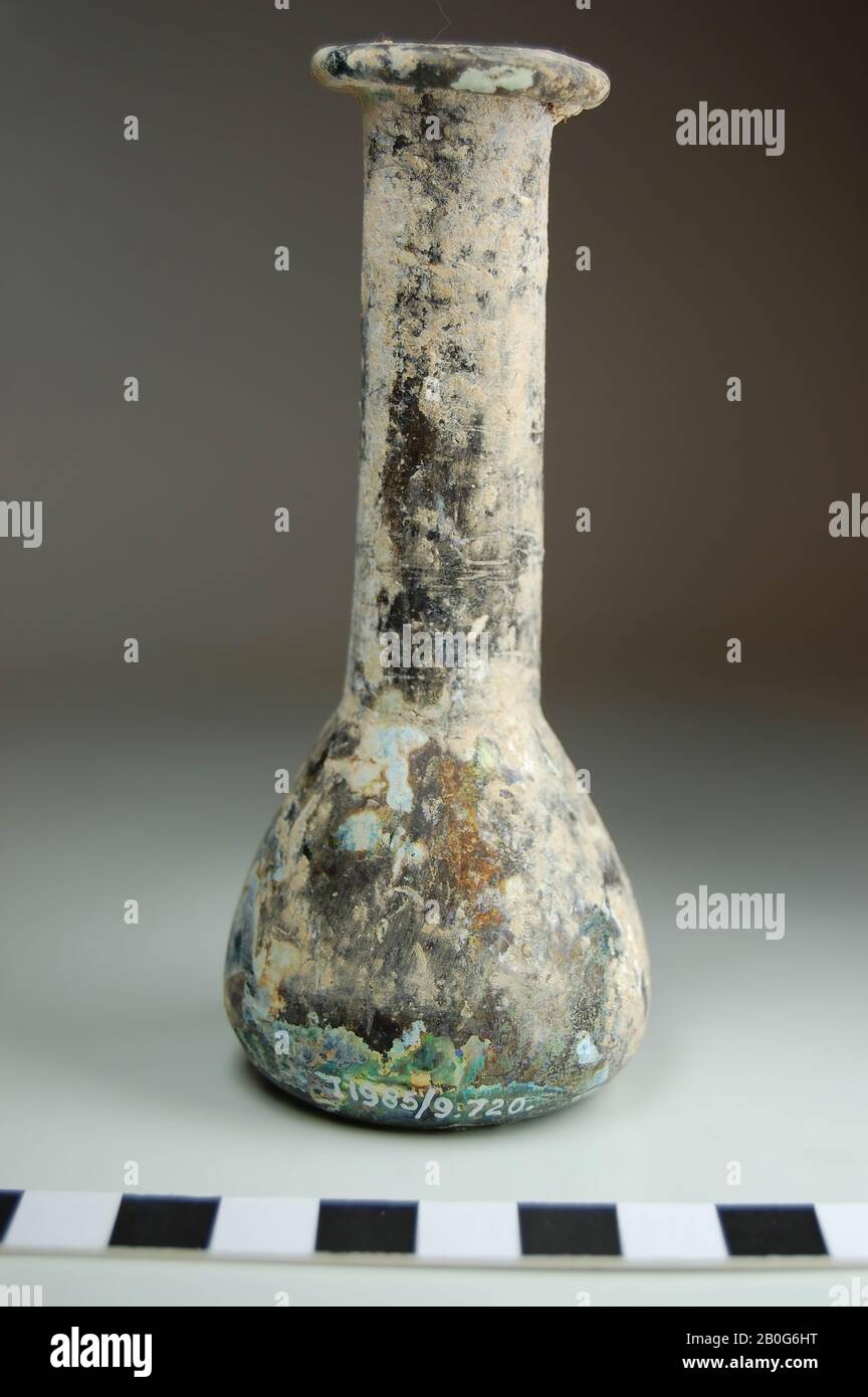 Isings 28 B. Vollständig bedeckt mit mehrfarbigem Verwitterungslayer, Unguentarium, Glas, 11,6 cm, römerzeit, Türkei Stockfoto