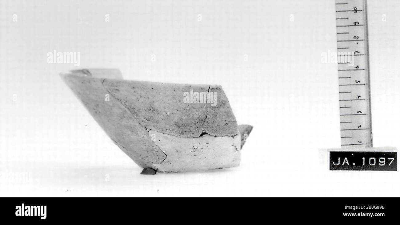 Typ: 9, kleine Steingut, gerade Kante, unvollständig, Schüssel, Steingut, H. 6,7, D (unten) 5,8, D (max.) 19 cm, Rük Periode -3800 Stockfoto