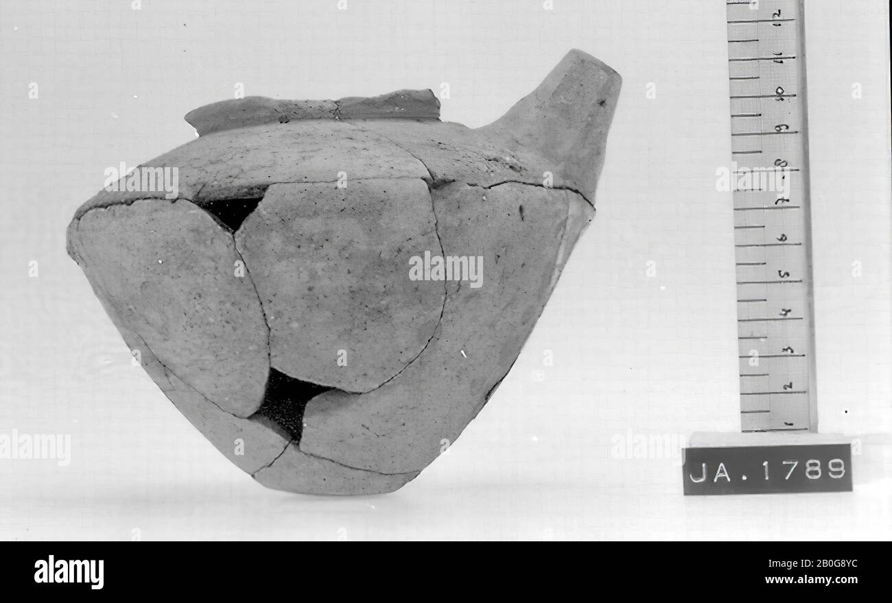 Typ: 42, kleine Töpferwaren, Karination, unvollständig, Geschirr, Keramik, H 10,5 cm, D max 14,5 cm, D-Rand 6,5 cm, Uruk Periode 3800-3100 v. Chr., Syrien Stockfoto