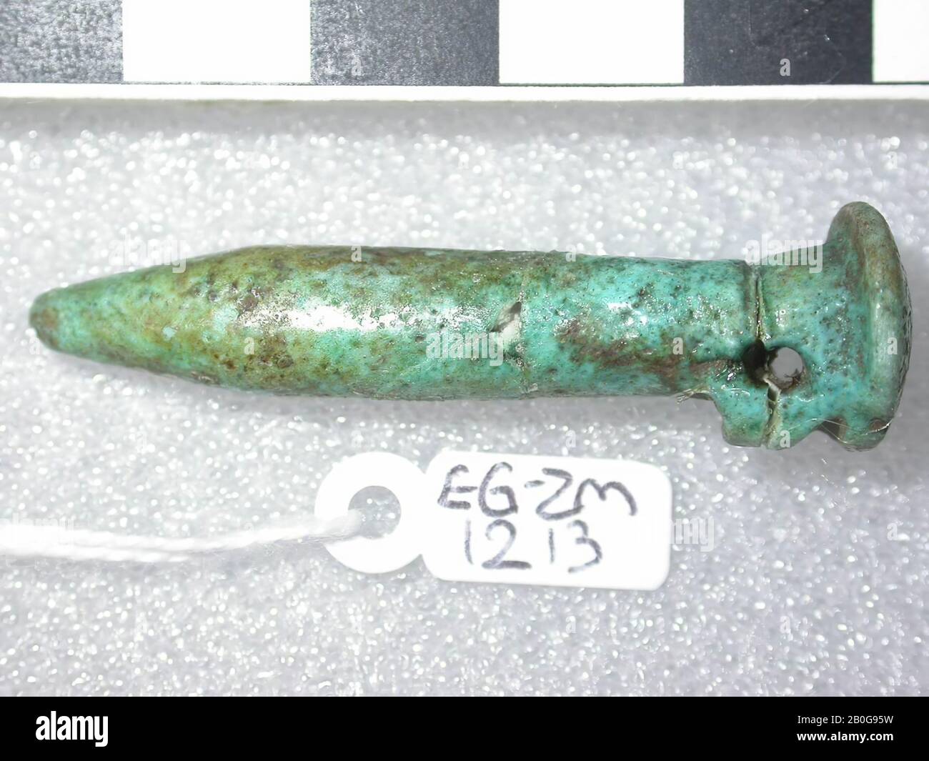 Papyrussäule, Amulett, Objekt, Faienz, 4,6 cm (1 13 Stockfoto Papyrussäule, Amulett, Objekt, Faienz, 4,6 cm (1 13 Stockfoto