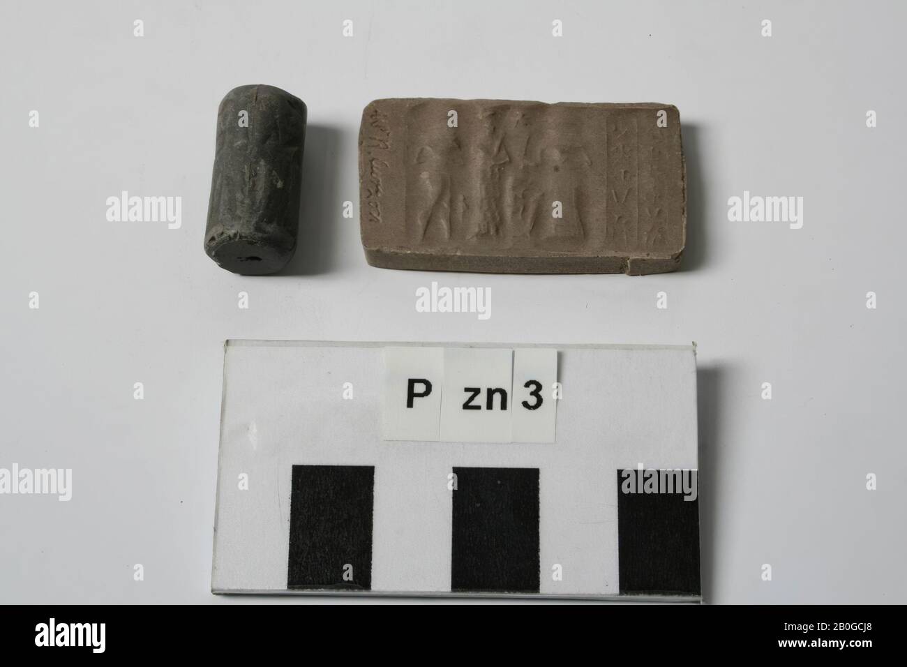 Schwefelguss und Abdruck eines persischen Zylinderstempels von Herrn R. Curzon., Gießen, Eindruck, Zylinderdichtung, Schwefel, 2,3 x 4,3 x 0,5 cm Stockfoto
