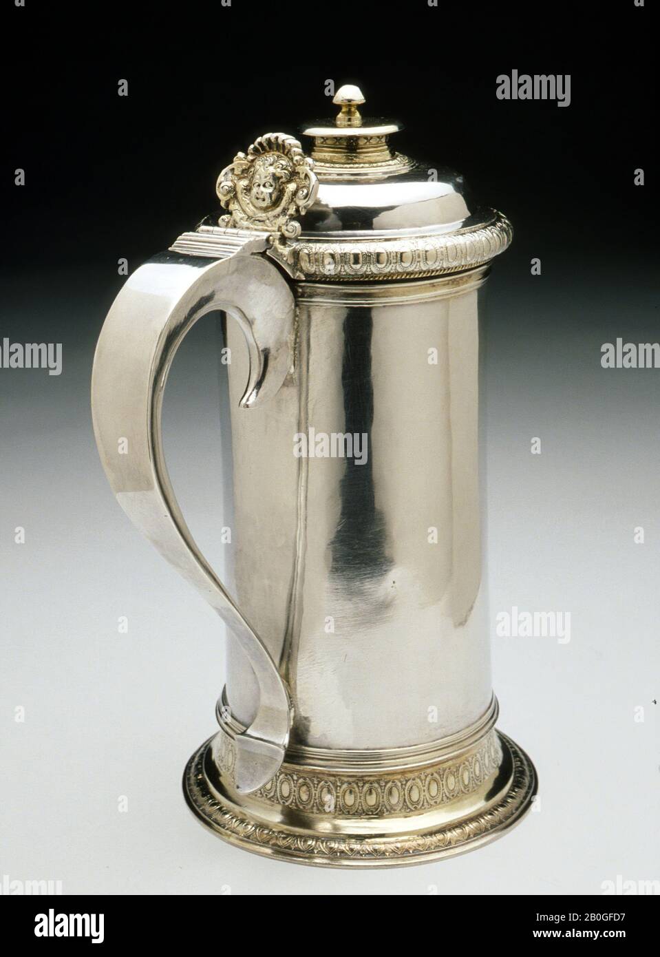 Maker-Marke M, A Line Across, Englisch, Tankard, 1577/78, Paketvergoldetes Silber, 8 3/16 x 7 1/16 x 4 5/16 Zoll. (20,8 x 17,9 x 11 cm Stockfoto
