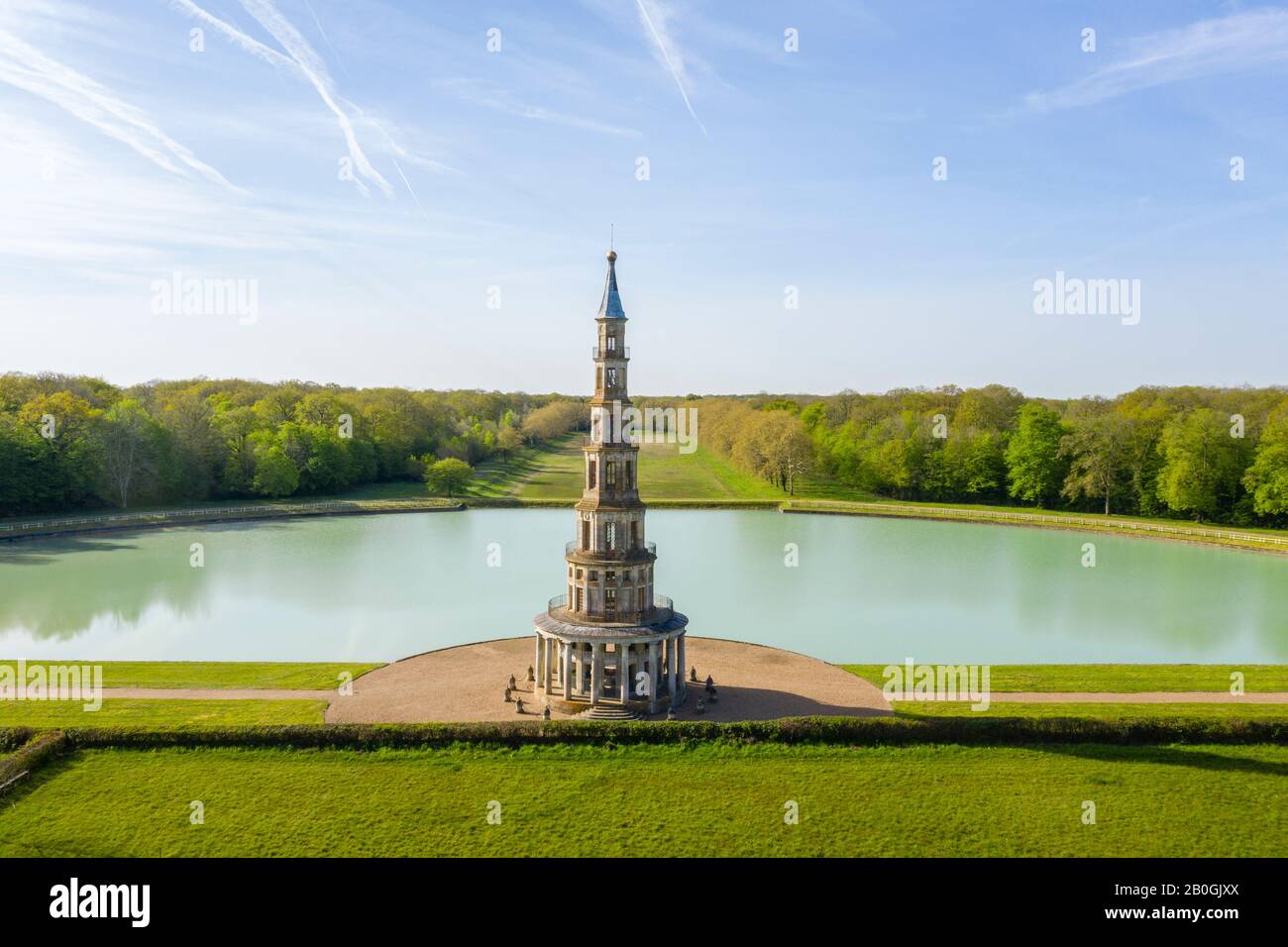 Frankreich, Indre et Loire, Loire-Tal, das von der UNESCO zum Weltkulturerbe erklärt wurde, Amboise, Pagode de Chantaloup, Pagode und See (Luftbild) // Frankreich, i. Stockfoto