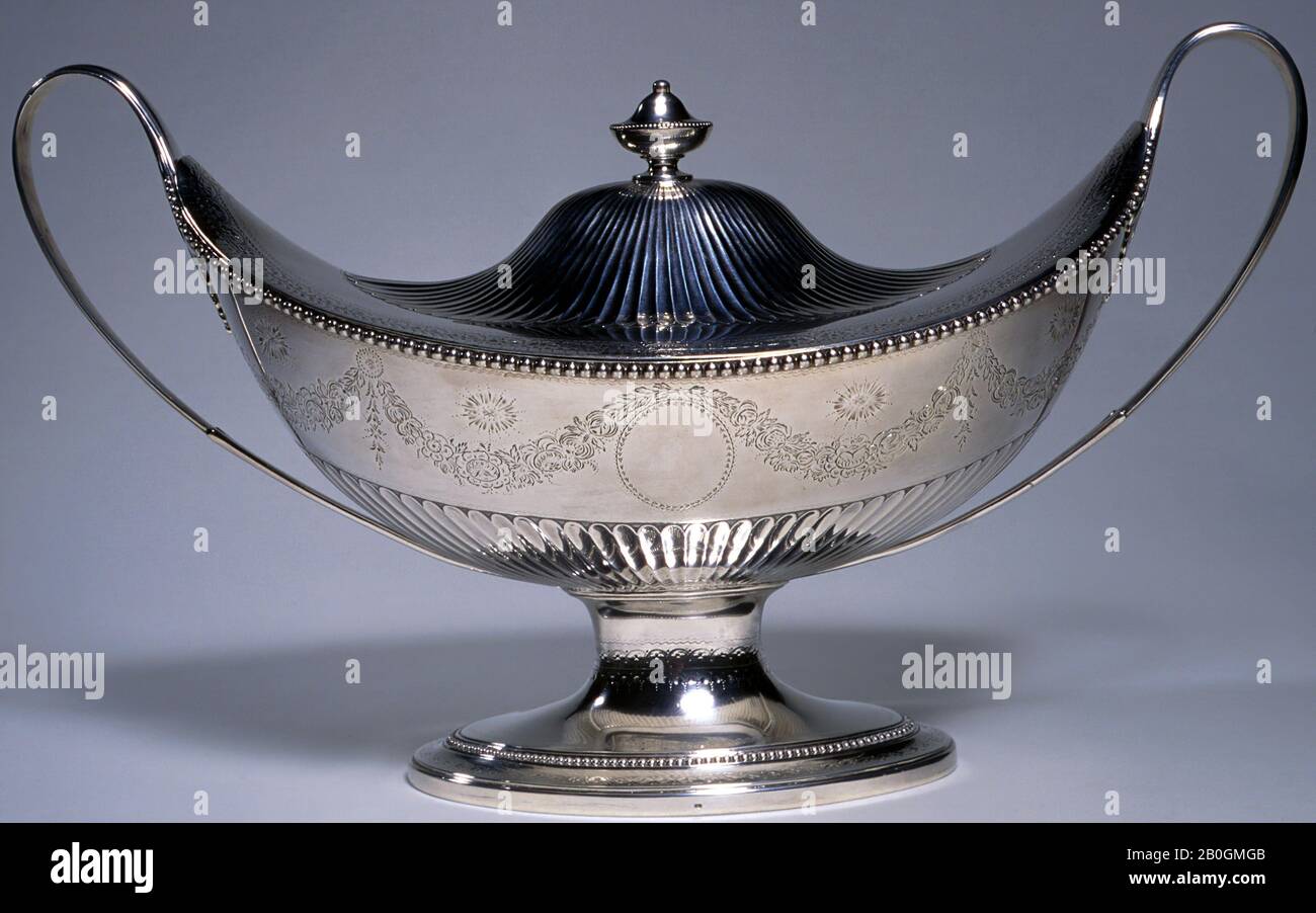 James Young, Britisch, aktiv 1749-1893, Suppe Tureen und Deckel, 1784/85, Silber, 11 1/4 x 19 1/2 x 9 1/2 Zoll. (28,6 x 49,5 x 24,1 cm Stockfoto