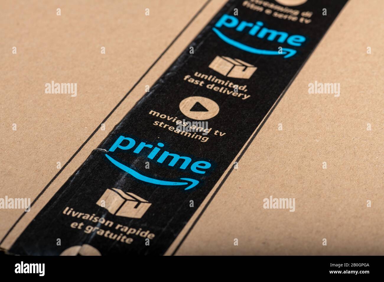 Amazon Prime Logo Gedruckt Auf Karton Sicherheit Tesafilm Amazon Ist Eines Der Bekanntesten Und Grossten Online Speichern Stockfotografie Alamy Amazon Prime Logo Gedruckt Auf Karton Sicherheit Tesafilm Amazon Ist Eines Der Bekanntesten Und Grossten Online Speichern Stockfotografie Alamy