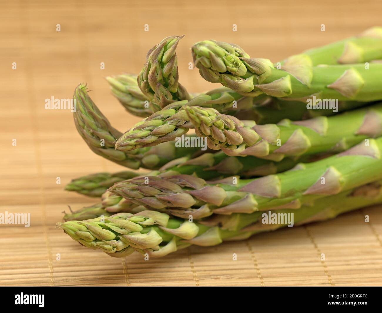 Frischer grüner Spargel in Nahaufnahme Stockfoto