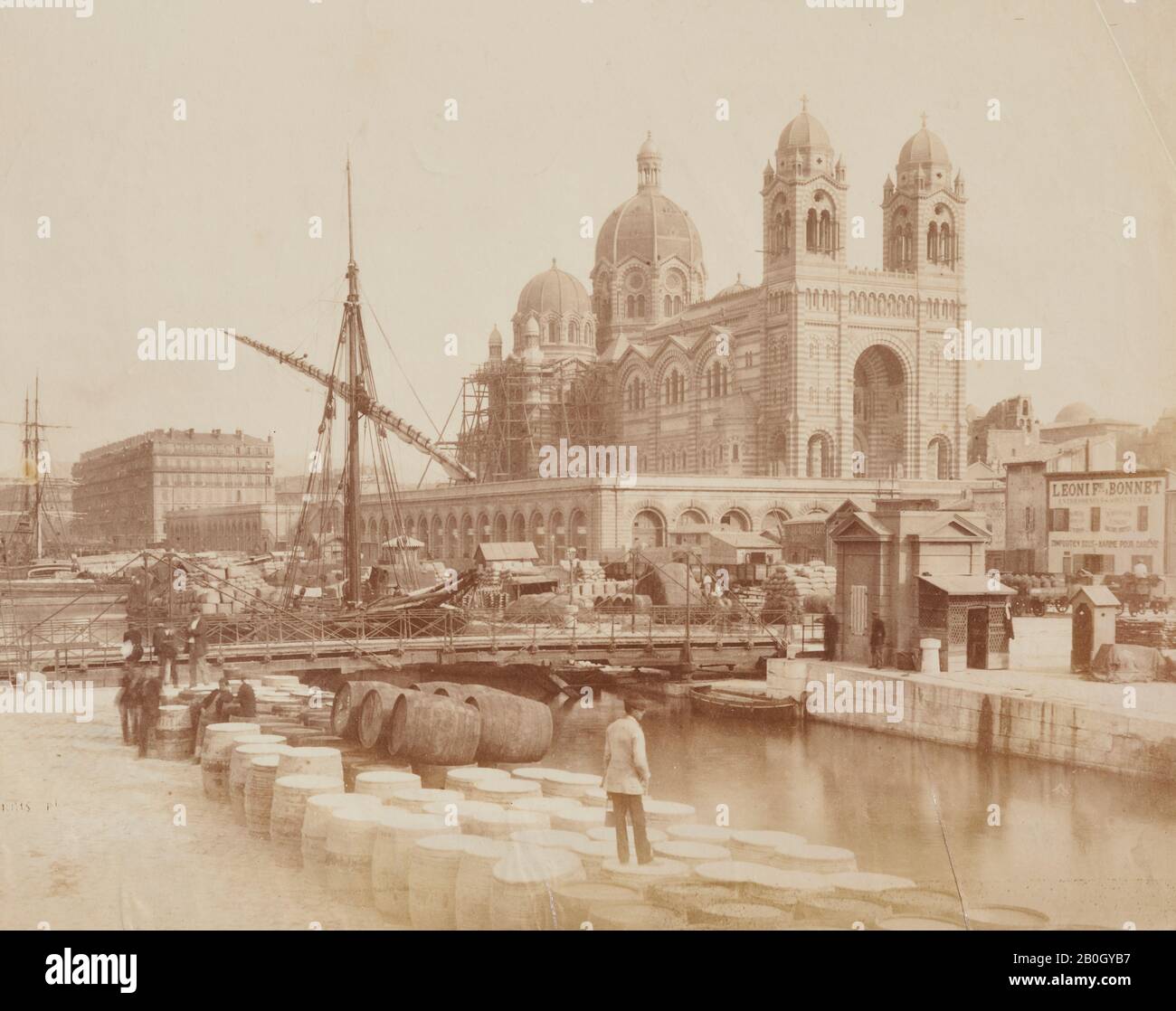 Adolphe Terris, Französisch, 1820-1900, Blick auf die Kathedrale und Die Schiffe vom Laderampe, ca. 1879 druckt Albumen aus Wet-collodion-on-Glass negativ, Gesamt: 7 5/16 x 9 3/4 Zoll. (18,5 x 24,7 cm Stockfoto