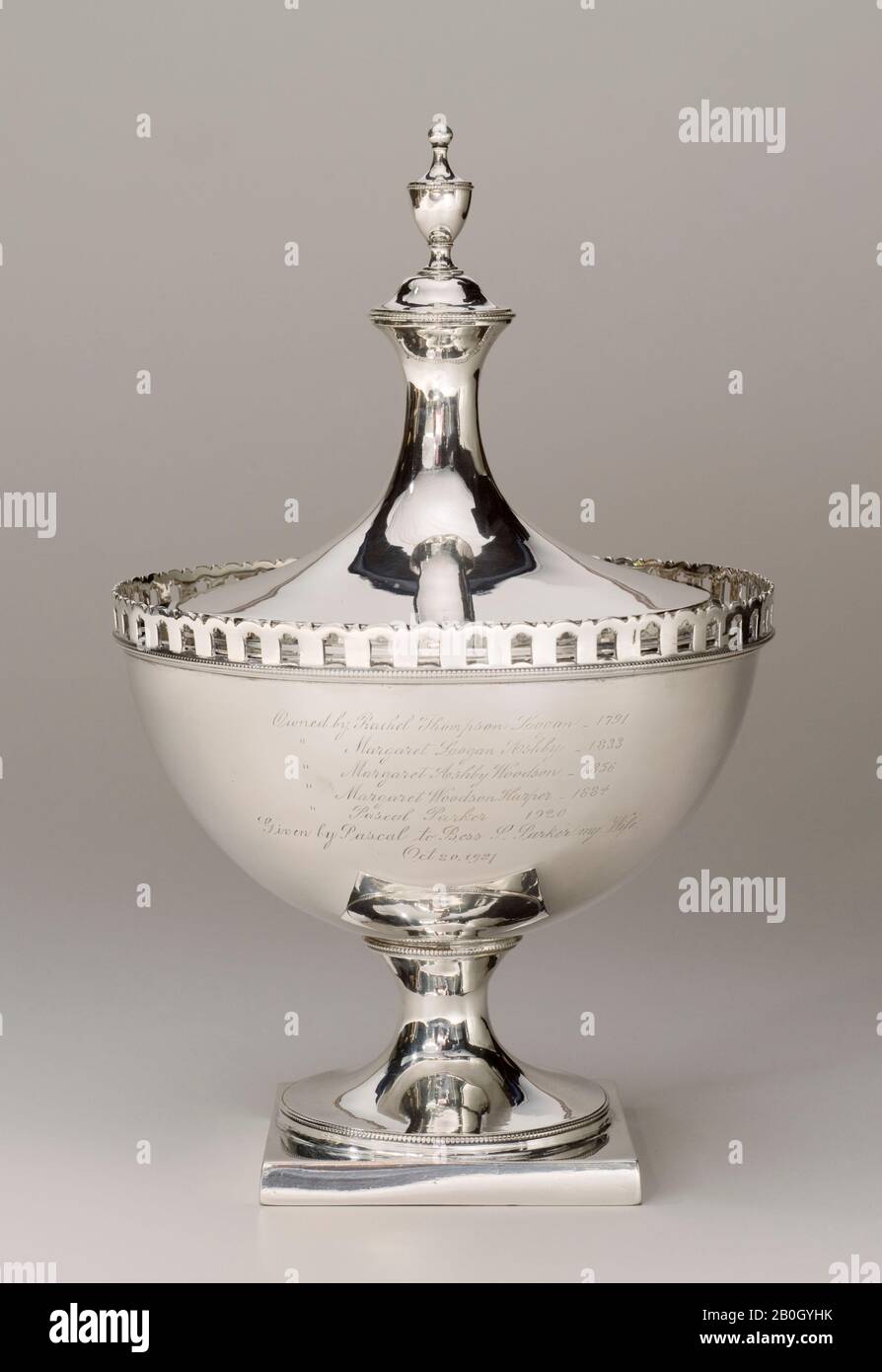 John D. Germon, amerikanisch, aktiv zwischen 178o und 17816, Sugar Bowl und Cover, c Silber, Silber, Gesamt: 6 3/4 x 10 Zoll (17,1 x 25,4 cm Stockfoto
