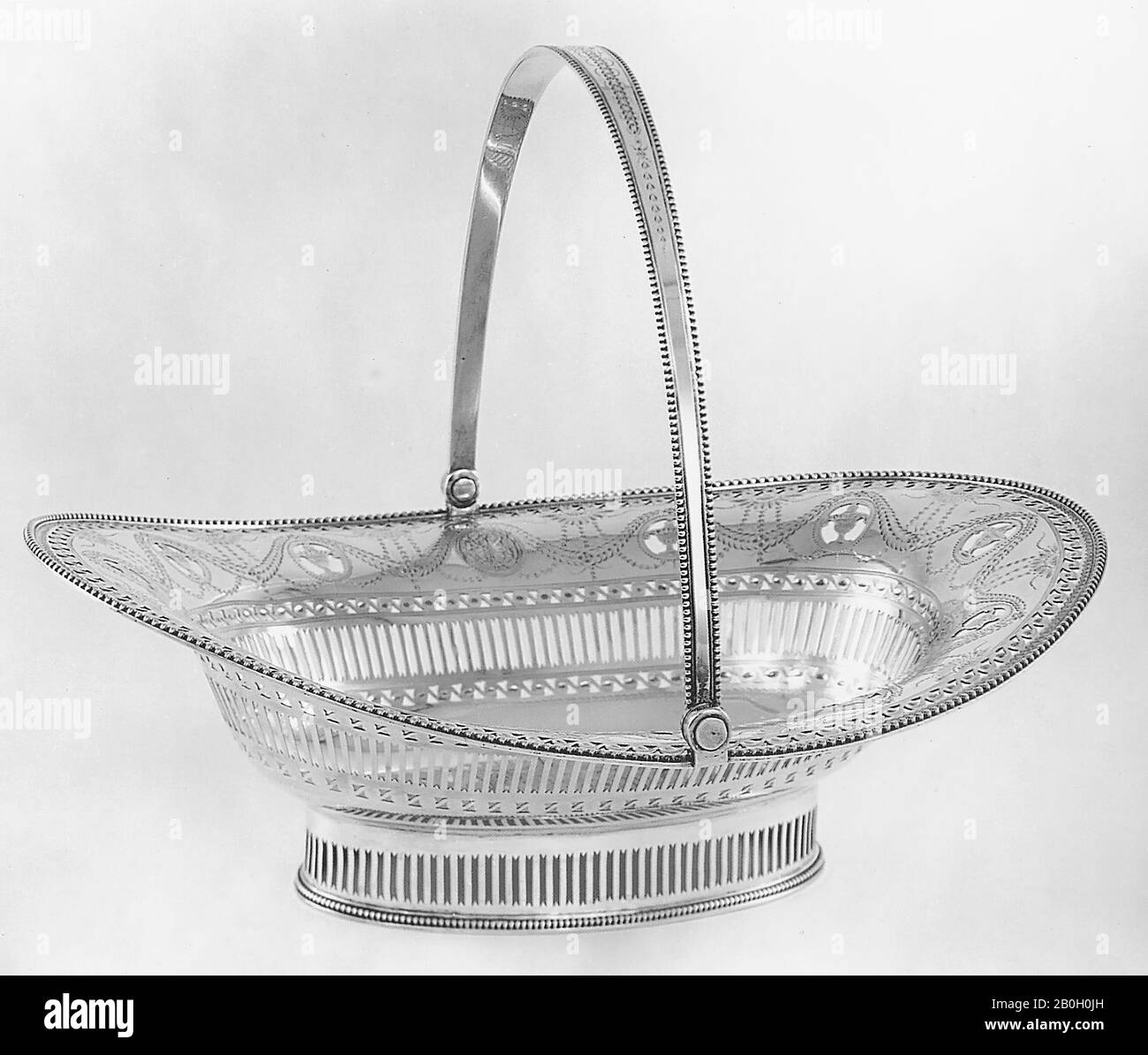 John Langlands und John Robertson, Englisch, Hester Bateman, (Englisch, 1708-1704), Basket, 1784/85, Silber, 10 1/2 x 13 3/4 x 10 15/16 Zoll. (26,7 x 34,9 x 27,8 cm Stockfoto