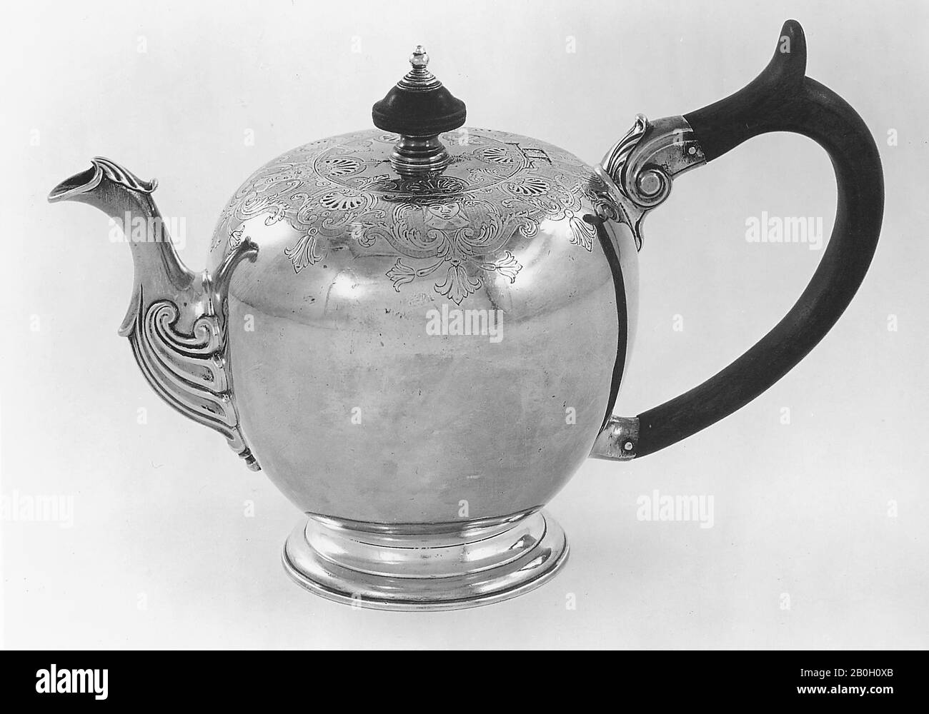 Philippe Le Vavasseur, dit Durell, Englisch, aktiv zwischen 1730 und 1750, Teapot, c 170er, Silber, 5 1/4 x 8 9/16 x 4 7/16 Zoll (13,3 x 21,7 x 11,3 cm Stockfoto