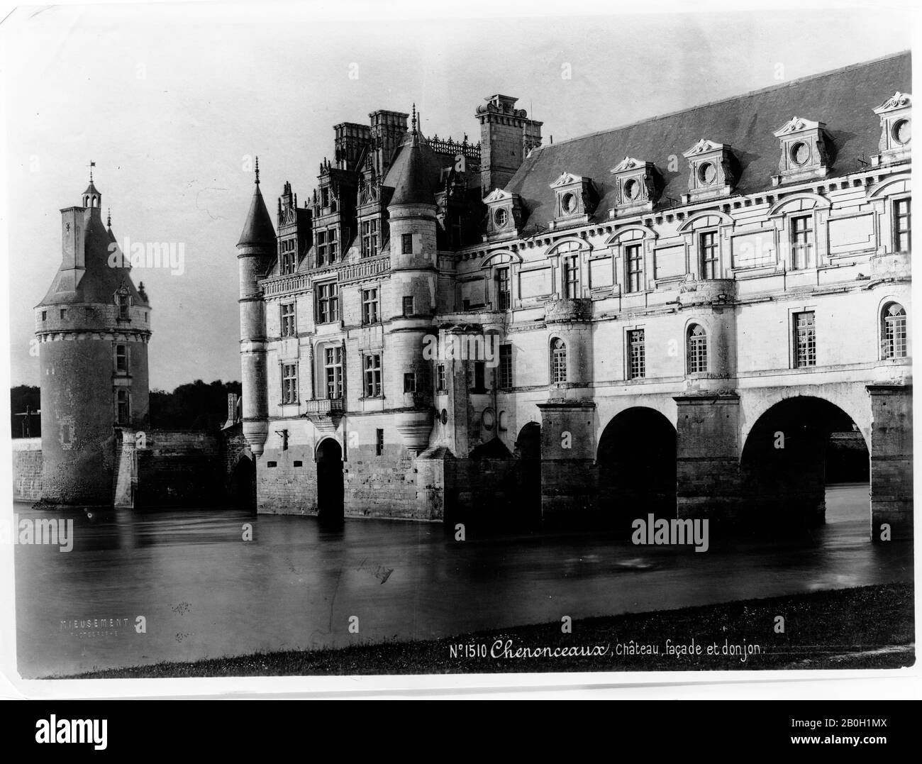 Mieusement, französisch, zwischen 31-1885, Chenonceaux, Château, façade et Donjon, Albumen-Druck, Bild: 10 1/16 x 14 Zoll. (25,6 x 35,5 cm Stockfoto
