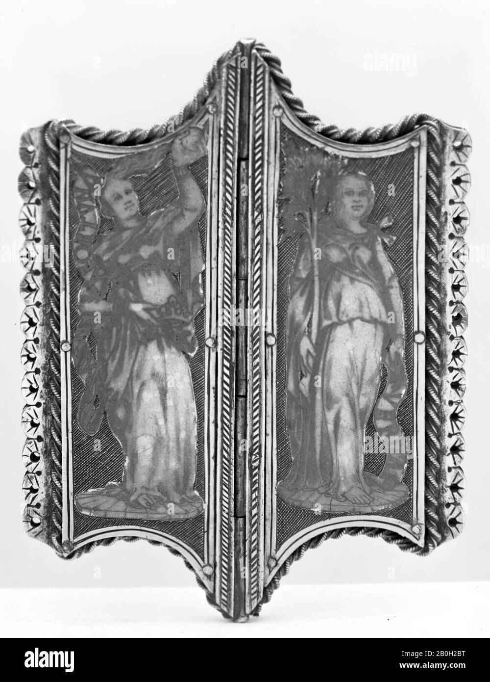 Zierscharnier im Stil des sechzehnten oder siebzehnten Jahrhunderts, im italienischen Stil, im Stil des 16. Bis 17. Jahrhunderts, Italienisch, Silbergold und Niello, 4 x 3 Zoll. (10,2 x 7,6 cm), Metalwork-Silber Stockfoto