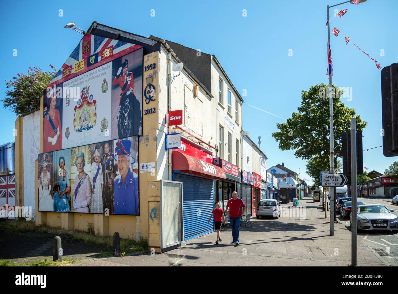 14.07.2019, Belfast, Nordirland, Großbritannien - Fotos von Königin Elisabeth II. An der Hauswand, Shankill Road, protestantischer Teil von West Belfast. 00A Stockfoto