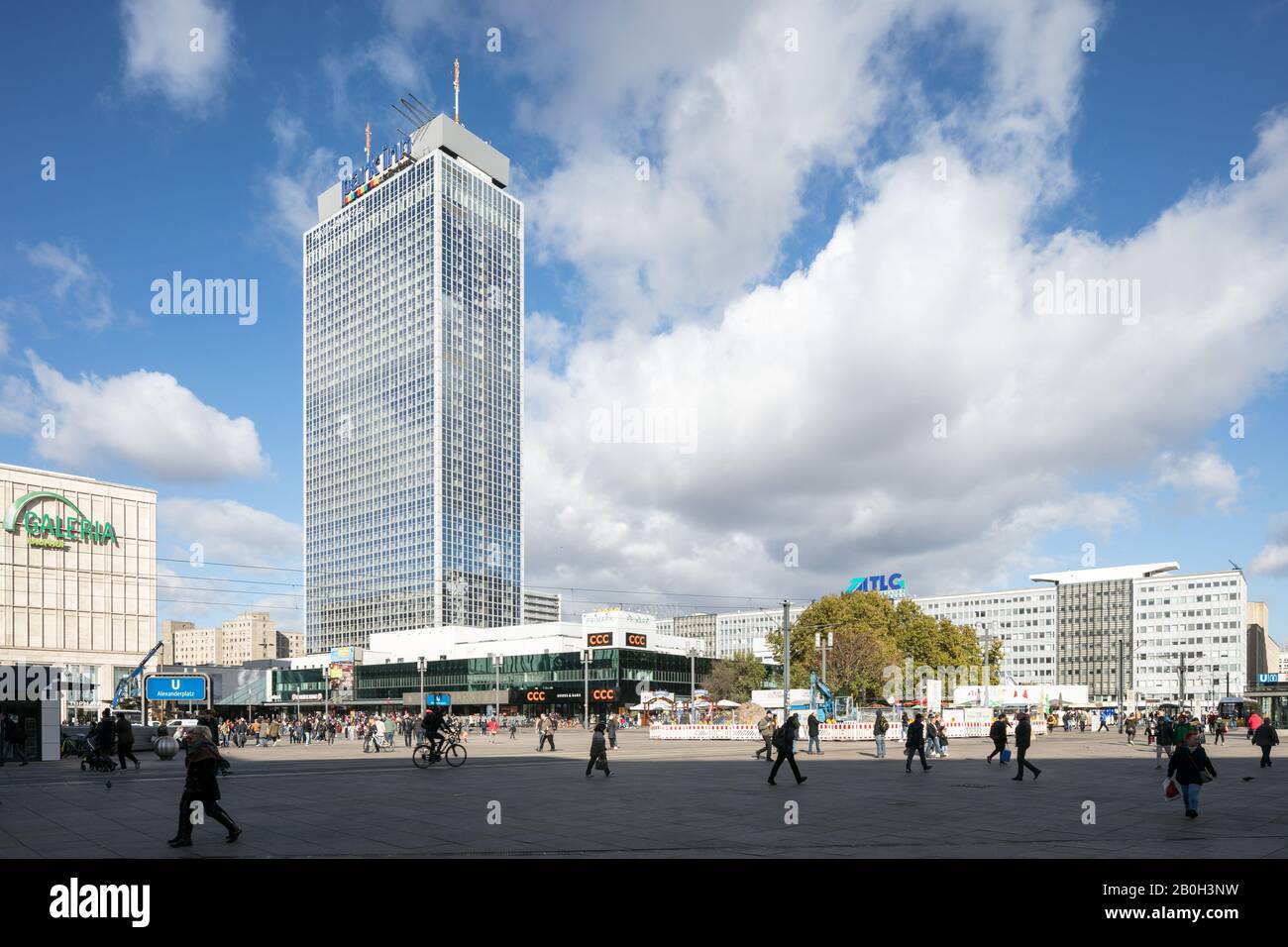 24.10.2018, Berlin, Berlin, Deutschland - Galeria Kaufhof, Hotel Park Inn und Haus der Elektrotechnik am Alexanderplatz in Berlin-Mitte. 00P181024 Stockfoto