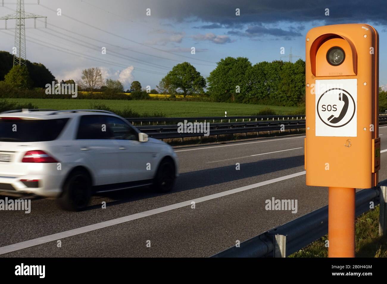 04.05.2019, Hamburg, Hamburg, Deutschland - Notrufzentrale auf der A24. 00S190504D058CAROEX.JPG [MODEL RELEASE: Nein, PROPERTY RELEASE: No (c) caro im Stockfoto