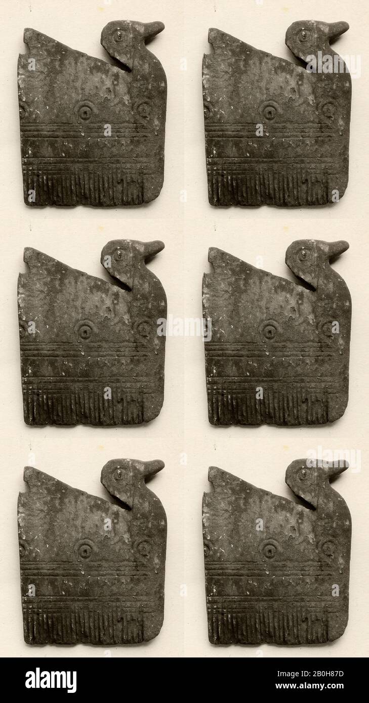 Kammfragment, Zweites Zwischenzeit-Frühes Neues Reich, Dynastie 17-Frühe Dynastie 18, ca. 1635-1458 v. Chr., Aus Ägypten, Oberägypten, Theben, Asasif, Innenhof CC 41, Grab R 2, Bestattungen F x, 19-16, Holz, L. 5,4 cm × W. 4,3 cm (2 1/8 × 1 11/16 in Stockfoto