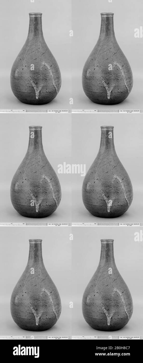 Flasche, Japan, Edo-Zeit (1615-1868), Datum 18. Jahrhundert, Japan, Clay mit knisternder transparenter Glasur und etwas dickerer Überglasur (Karatsu-Ware), H. 7 3/4 Zoll (19,7 cm), Keramik Stockfoto