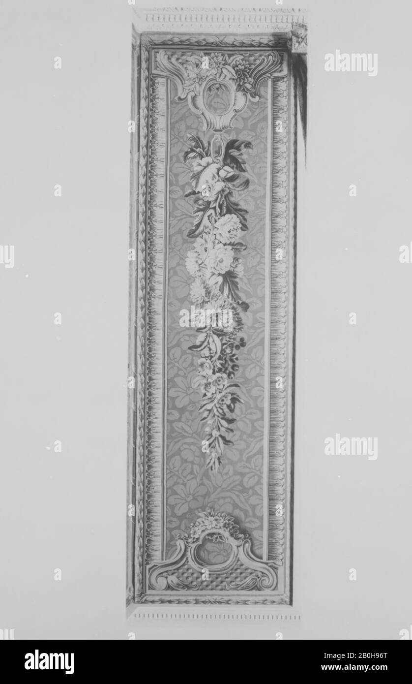 Allgemeine Konzeption von Jacques Germain Soufflot, Vertikale Platten mit Girland, Französisch, Paris, Werkstätte Mit Geringer Verwerfung von Jacques Neilson (Französisch, 1714-1788), 1758-67, gewebt 1764-71, Französisch, Paris, Wolle, Seide (22-24 Warps pro Zoll, 9-10 pro cm), Jeweils: 9 Fuß. 11 Zoll × 33 1/2 Zoll (302,3 × 85,1 cm), Textil-Tapestry Stockfoto