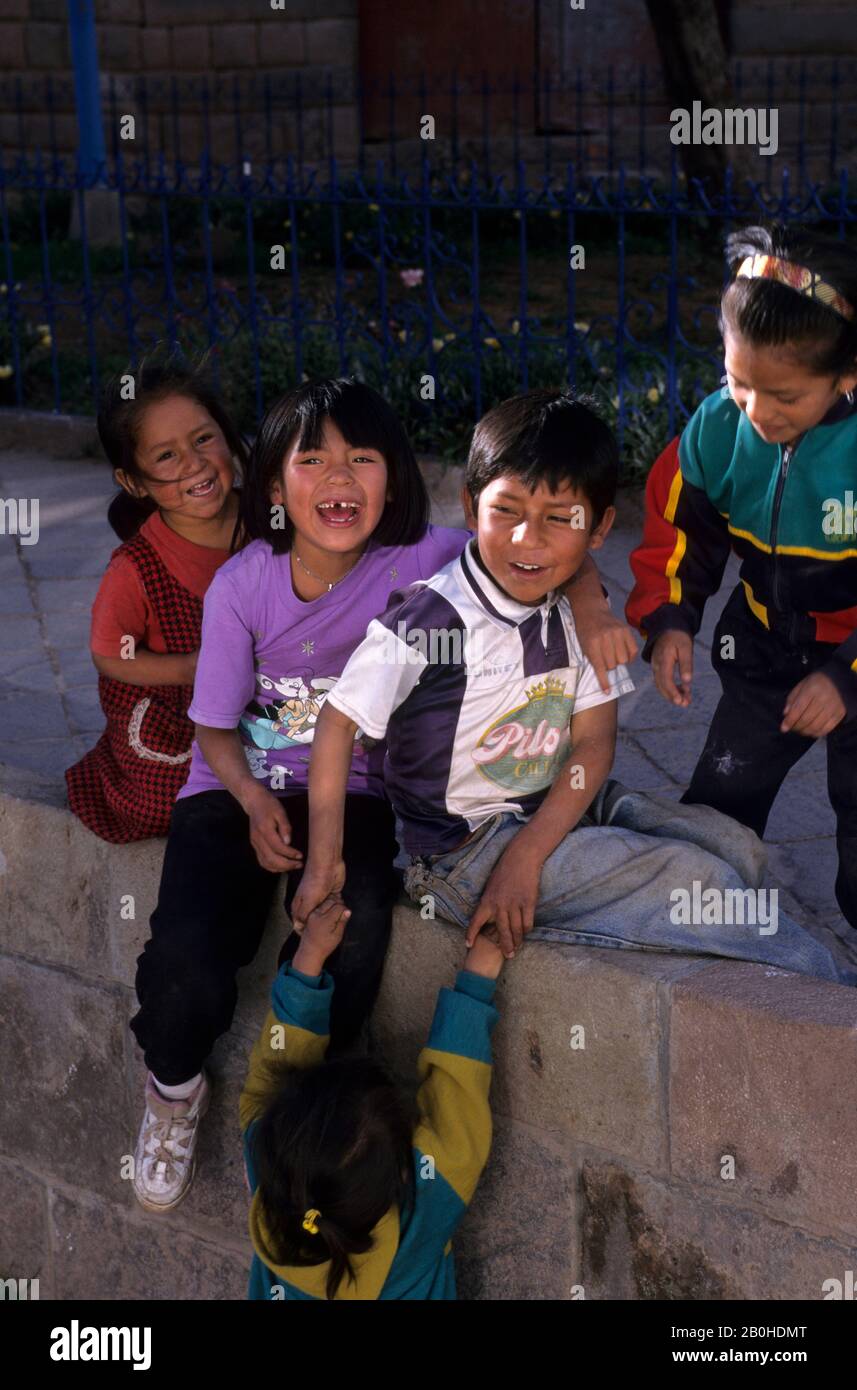 PERU, CUZCO, LOKALE KINDER Stockfoto