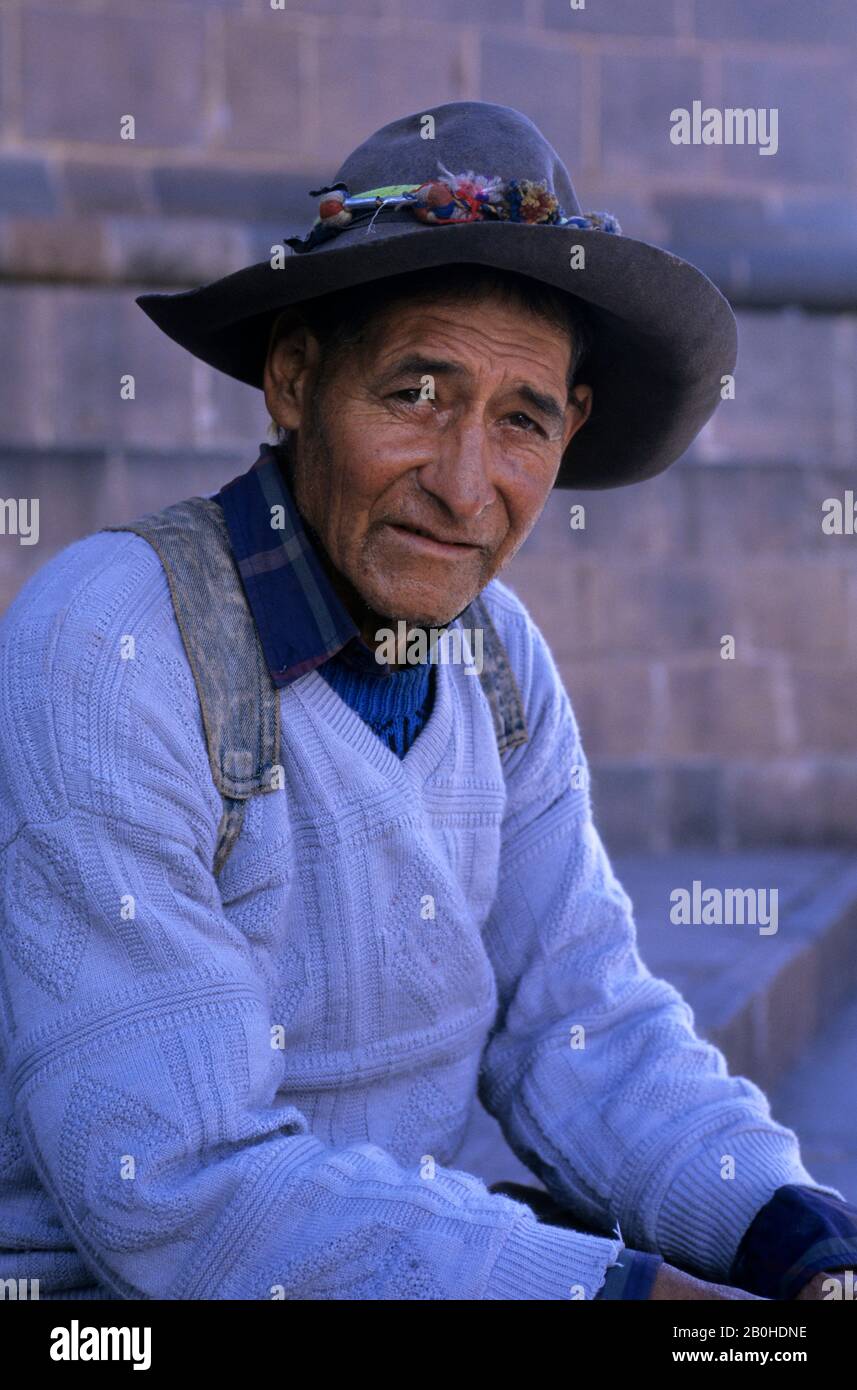 PERU, CUZCO, LOKALER BAUER, PORTRÄT Stockfoto