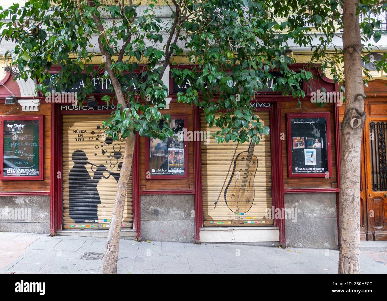 Kleine Live-Musik-Spielstätte/Bar in der Nähe des Bahnhofs Atocha in Madrid, Spanien Stockfoto