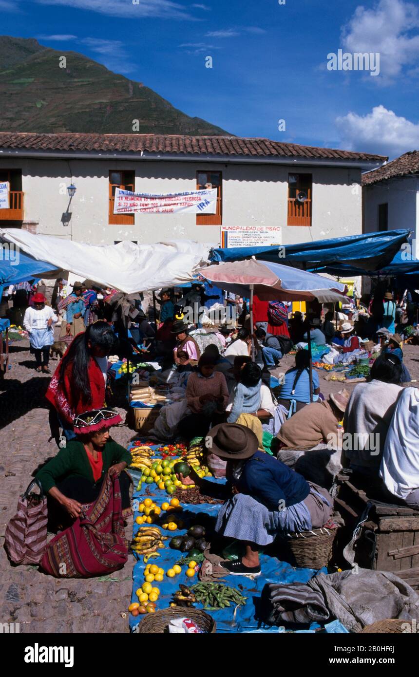 PERU, IN DER NÄHE VON CUZCO, HEILIGE TAL, PISAQ, MARKT Stockfoto