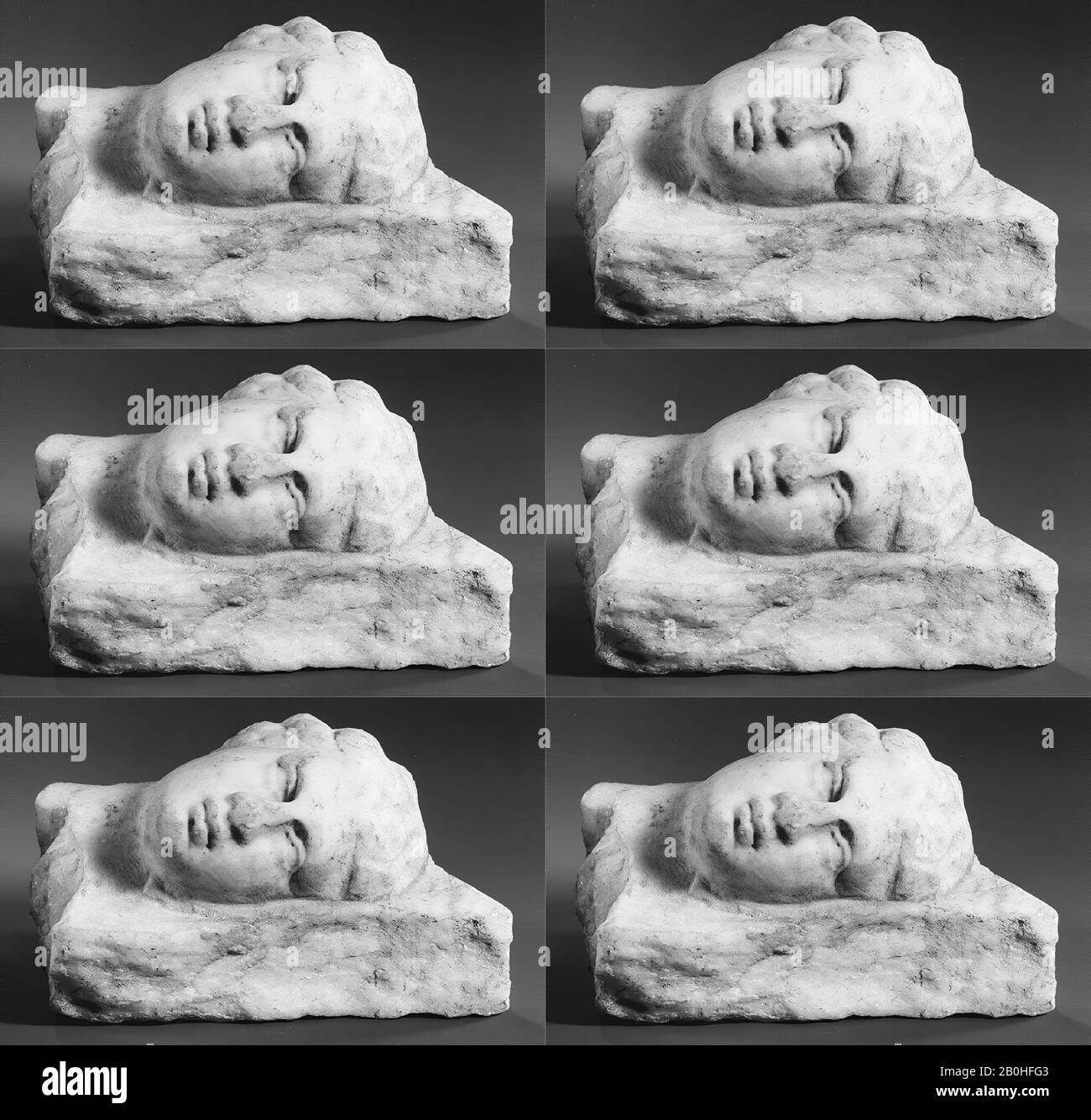 Fragment eines Marmorreliefs mit dem Kopf eines Mädchens, Griechisch, Klassik, Datum 4. Jahrhundert v. Chr., Griechisch, Marmor, Gesamt: 7 x 6 x 3 3/4in. (17,8 x 15,2 x 9,5 cm), Steinbildhauerei Stockfoto