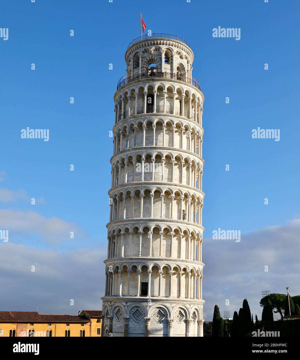 Schiefer Turm von Pisa mit blauem Himmel Stockfoto
