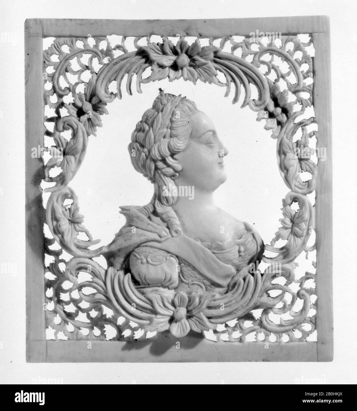 Katharina II. (Katharina die Große), Russisch, Kholmogory, Ende 18. Bis Anfang 19. Jahrhunderts, Russisch, Kholmogory, Walrus Elfenbein, Gesamt: 2 1/2 × 2 3/16 Zoll (6,3 × 5,6 cm), Skulpturen Stockfoto