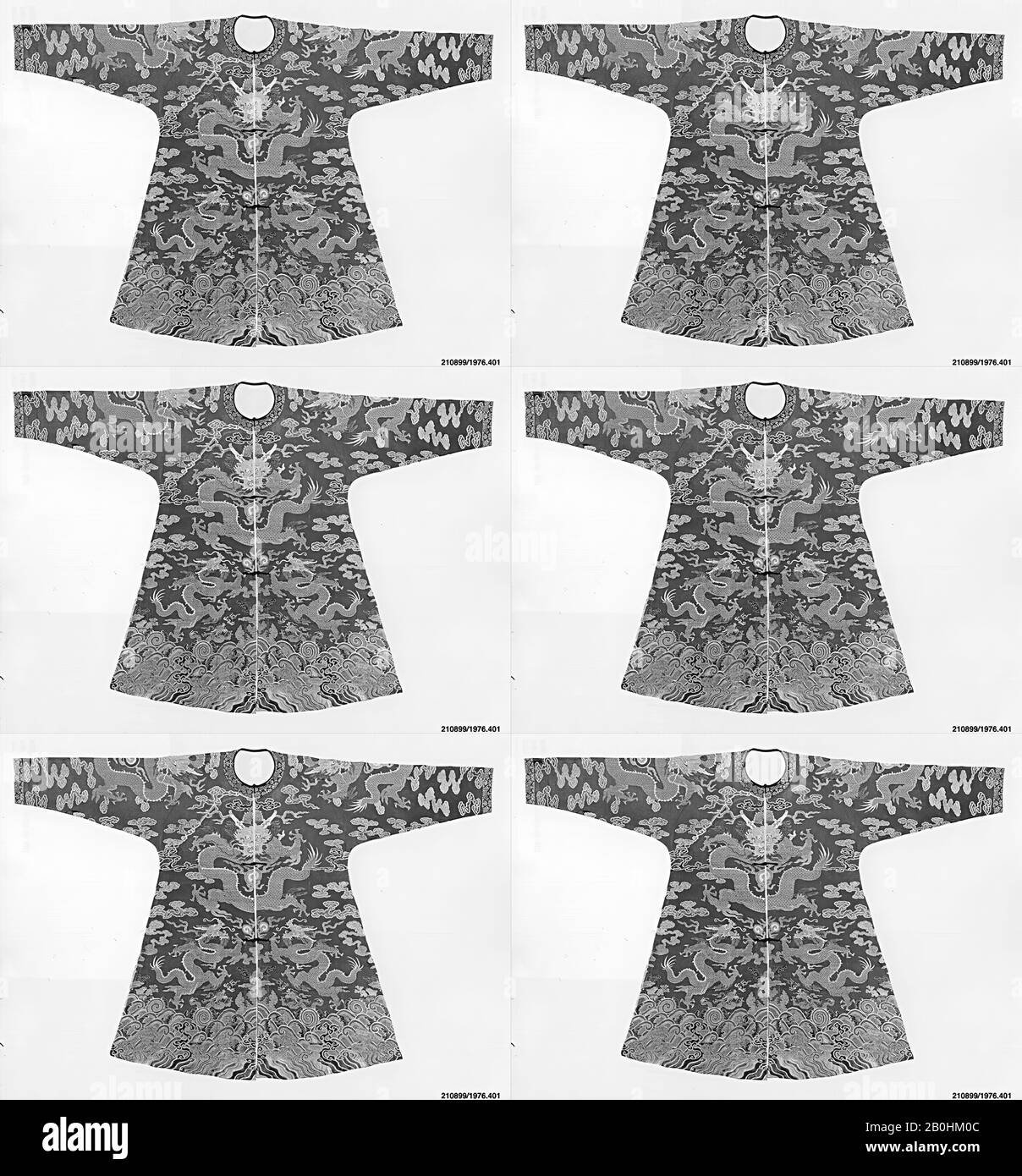 Kurze vierzackige Drachenrobe, China, Qing-Dynastie (1644-1911), Yongzheng-Zeit (1723-35), Kultur: China, Seide, 39 Zoll (99,1 cm), Costumes-Woven Stockfoto