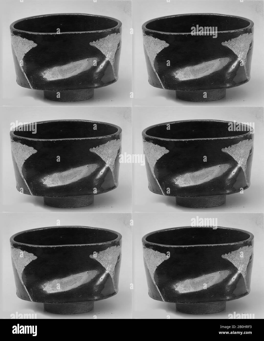 Teabowl, Japan, Edo-Zeit (1615-1868), Datum ca. Mit Glasur und Dekoration (Black Oribe Ware) bedeckter Clay, H.3 3/8 Zoll (8,6 cm); Durchm. 5 Zoll (12,7 cm), Keramik Stockfoto