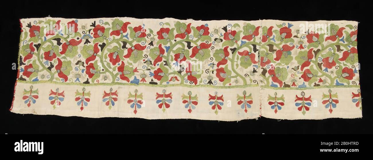 Fragment eines Hemdes, Russisch, viertes Viertel 18. Jahrhundert, Russisch, Leinen, Seide, Metallic, 36 x 11 Zoll. (91,4 x 27,9 cm), Textil-Embroided Stockfoto