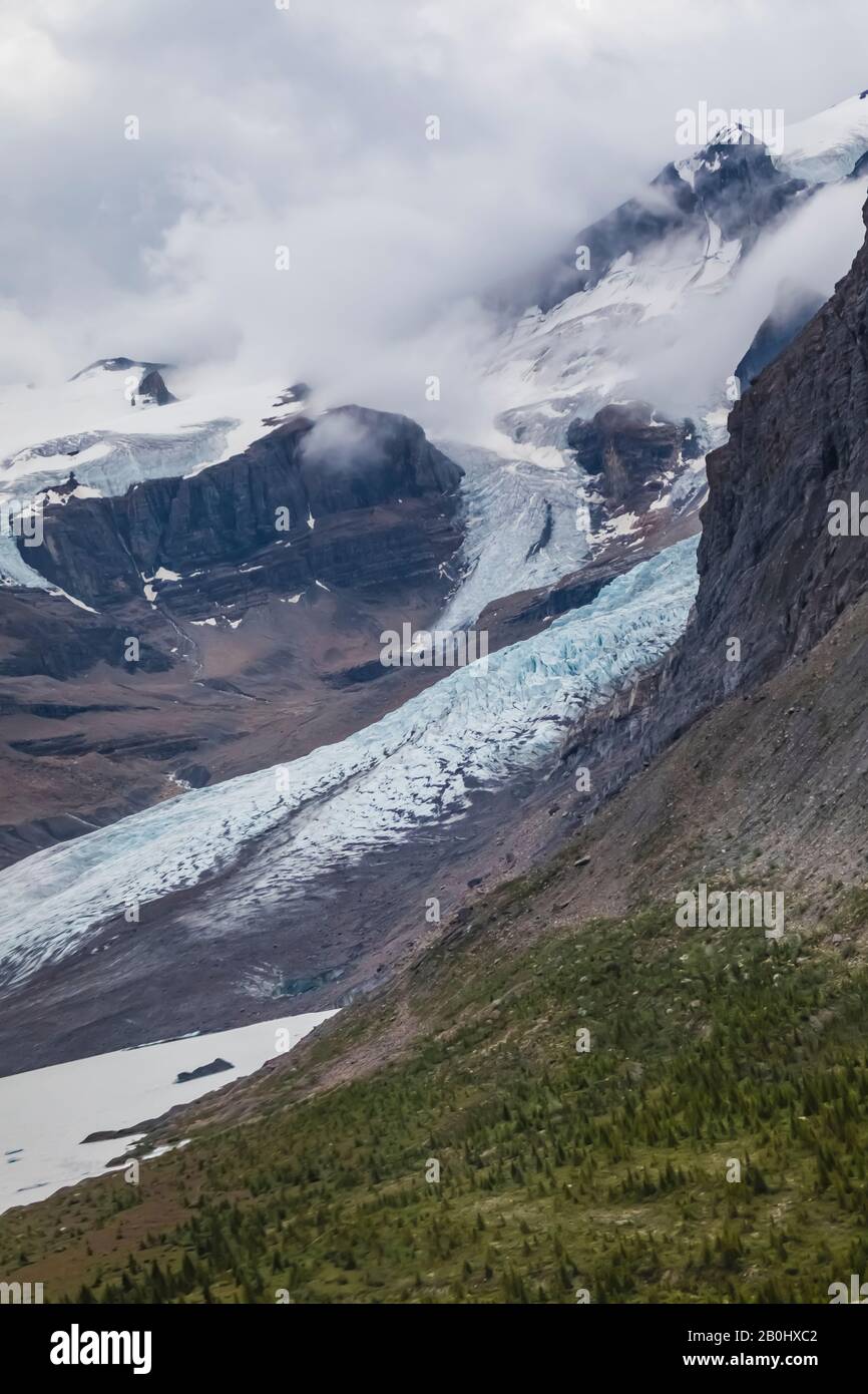 Hubschrauberwanderungsflug am Robson-Gletscher vorbei ins Hinterland des Mount Robson Provincial Park, British Columbia, Kanada Stockfoto