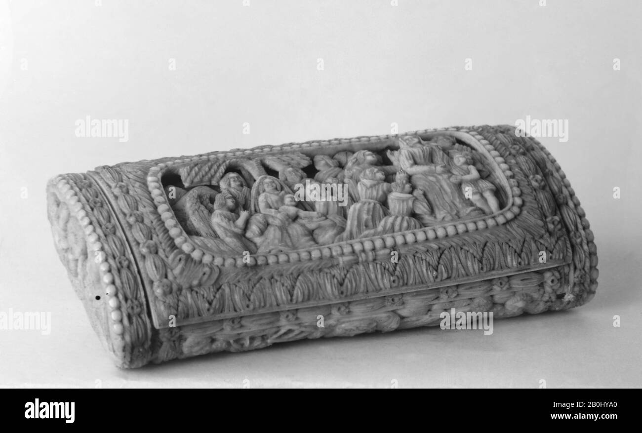 Box, Indo-Portugiesisch, 18. Jahrhundert, Indo-Portugiesisch, Knochen oder Elfenbein, Gesamt: 4 1/4 × 2 1/8 Zoll. (10,8 × 5,4 cm), Natürliche Substances-Ivory Stockfoto