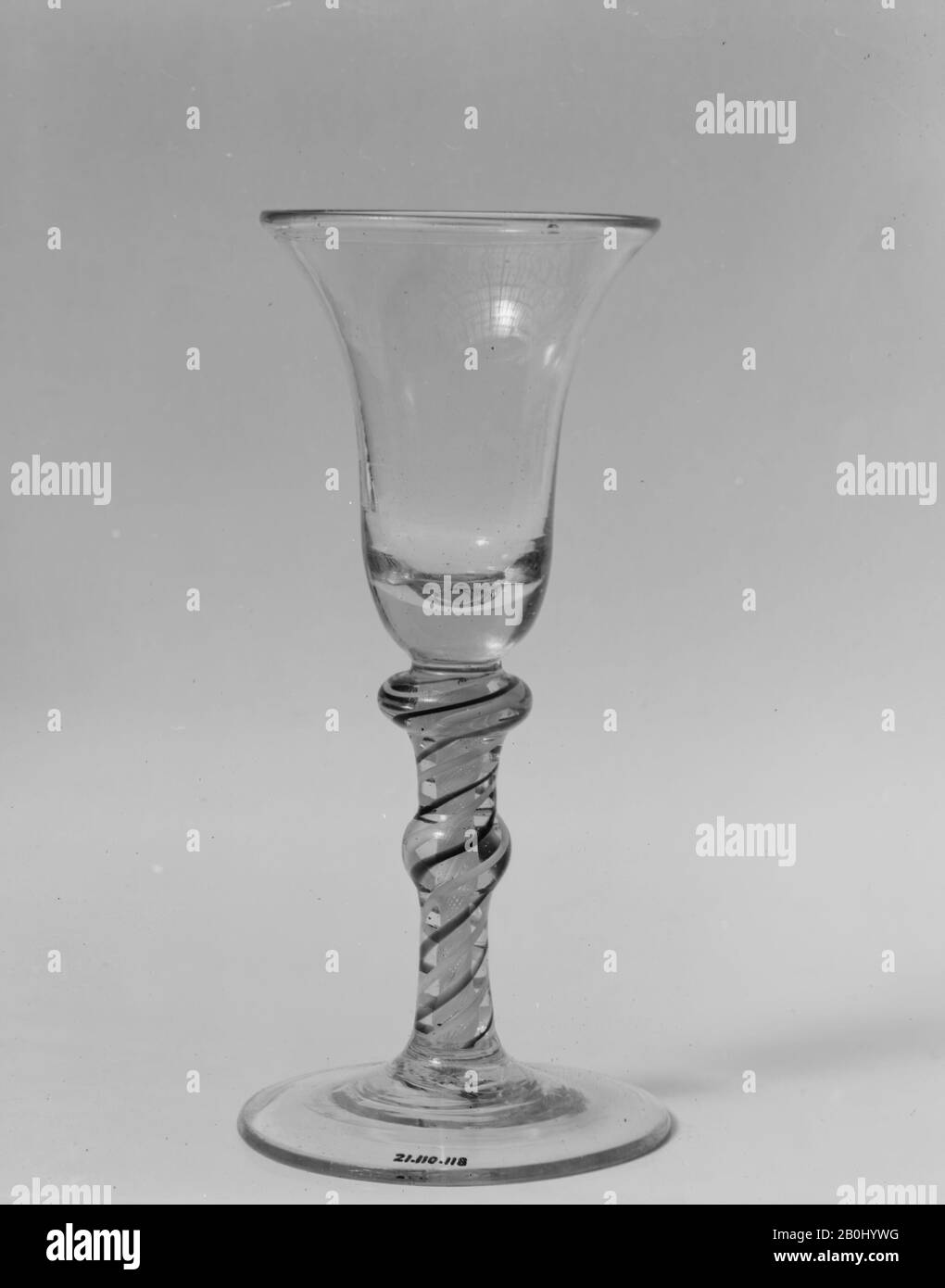 Weinglas, Niederländisch oder Flämisch, 18. Jahrhundert, Niederländisch oder Flämisch, Glas, Höhe: 6 1/8 Zoll (15,6 cm), Glas Stockfoto