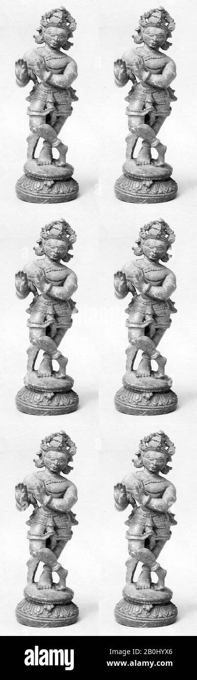 Krishna Spielt eine Flute, Indien (Orissa), 17. Bis 18. Jahrhundert, Indien (Orissa), Stein, H. 4 1/2 in. (11,4 cm), Skulptur Stockfoto