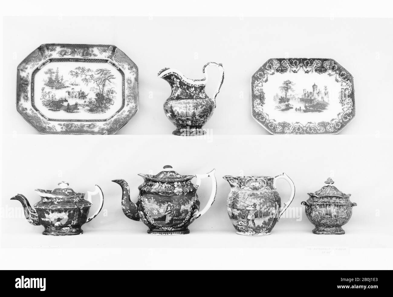 Möglicherweise in Davenport, Longport, Platter, British, ev. Longport hergestellt, Möglicherweise in Davenport, Longport (1830-1876), oder möglicherweise in Heath, 19. Jahrhundert, Britisch, möglicherweise Longport, dunkelblau bedruckte Ware, Breite: 15 3/8 Zoll. (39,1 cm), Ceramics-Keramik Stockfoto Möglicherweise in Davenport, Longport, Platter, British, ev. Longport hergestellt, Möglicherweise in Davenport, Longport (1830-1876), oder möglicherweise in Heath, 19. Jahrhundert, Britisch, möglicherweise Longport, dunkelblau bedruckte Ware, Breite: 15 3/8 Zoll. (39,1 cm), Ceramics-Keramik Stockfoto
