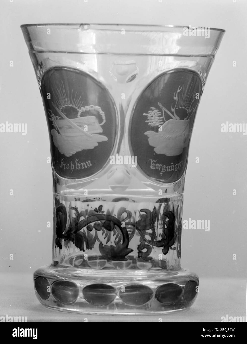 Becher, böhmisch, 1830, böhmisch, Glas, Gesamt: 5 1/16 × 3 5/8 Zoll (12,9 × 9,2 cm), Glas Stockfoto